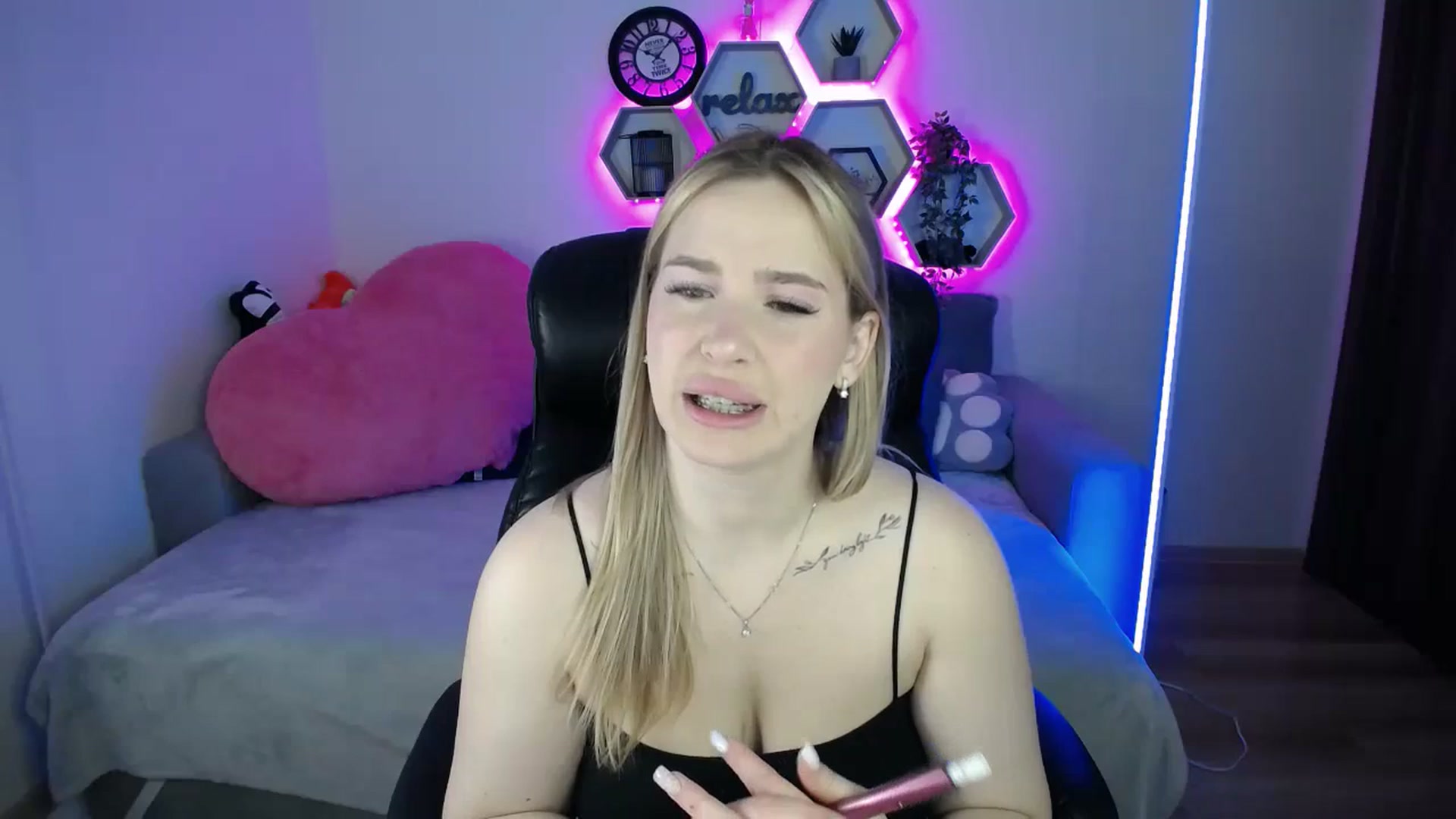 Gallery image thumbnail from SabrinaViolet's myfreecams stream on, 11/26/2025, 10:27 image 10 of 20
