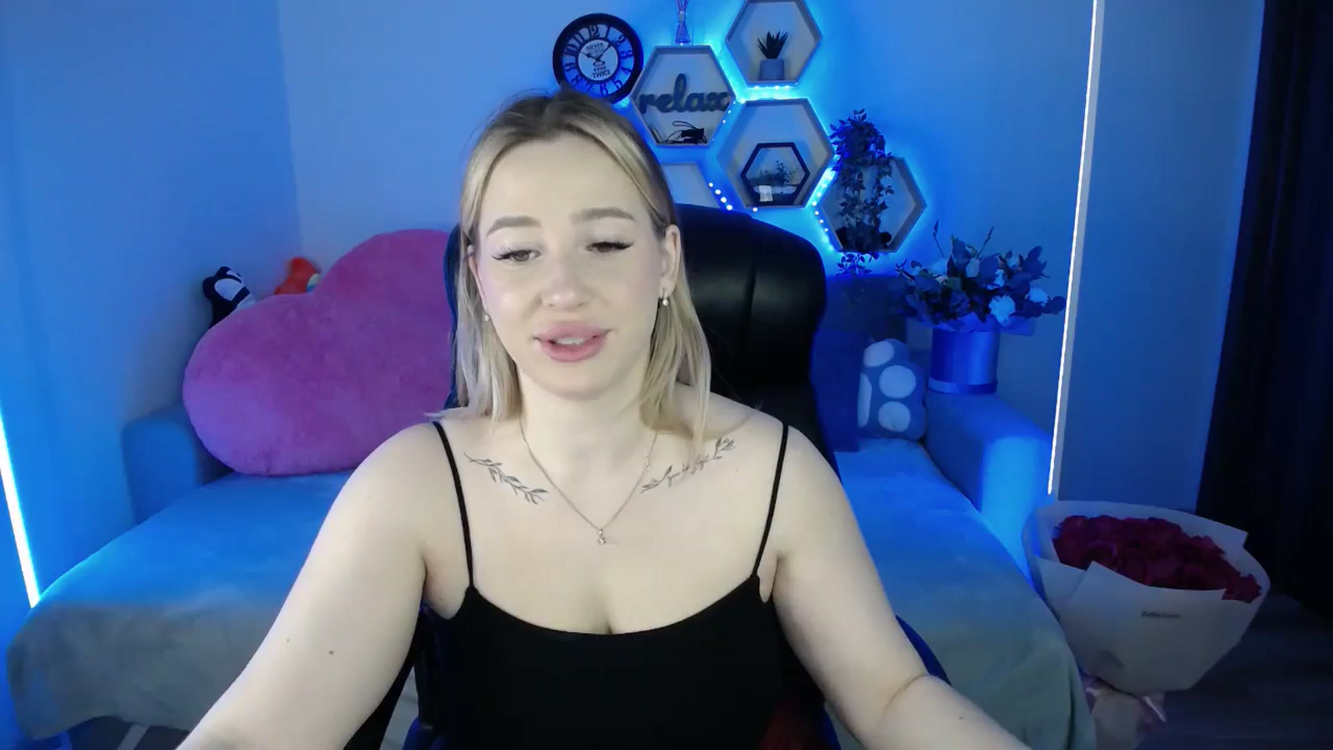 Gallery image thumbnail from SabrinaViolet's myfreecams stream on, 11/28/2025, 10:29 image 6 of 20