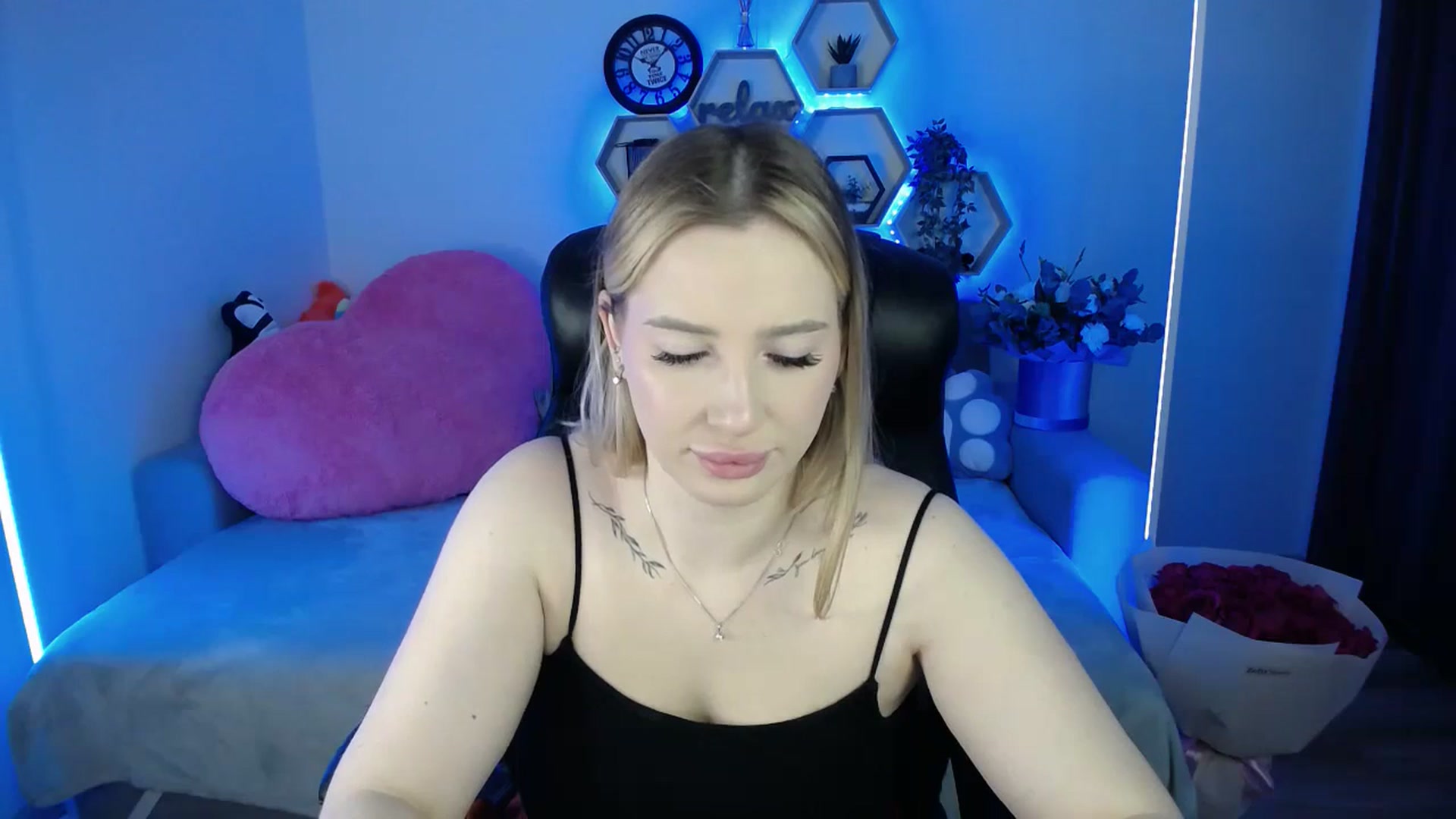 Gallery image thumbnail from SabrinaViolet's myfreecams stream on, 11/28/2025, 10:29 image 5 of 20