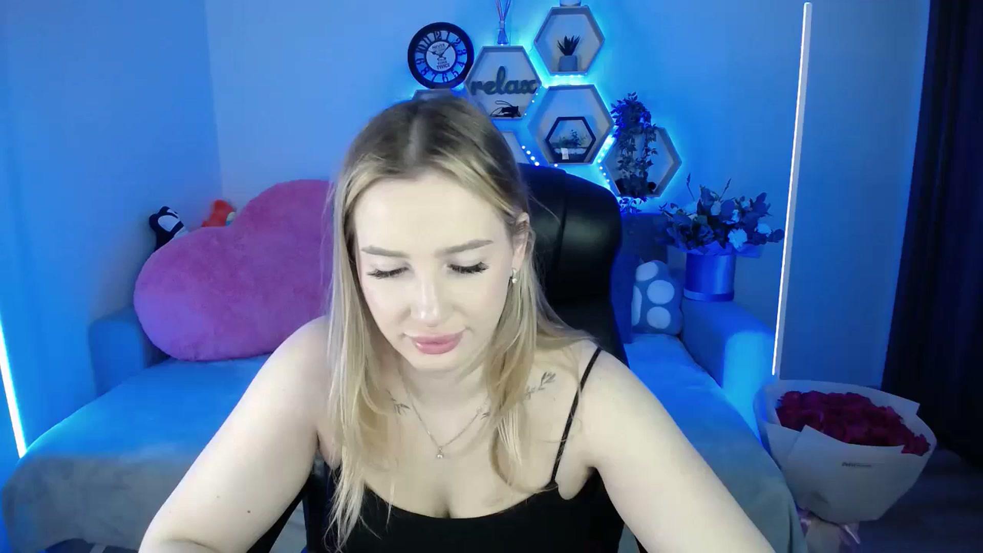 Gallery image thumbnail from SabrinaViolet's myfreecams stream on, 11/28/2025, 10:29 image 18 of 20