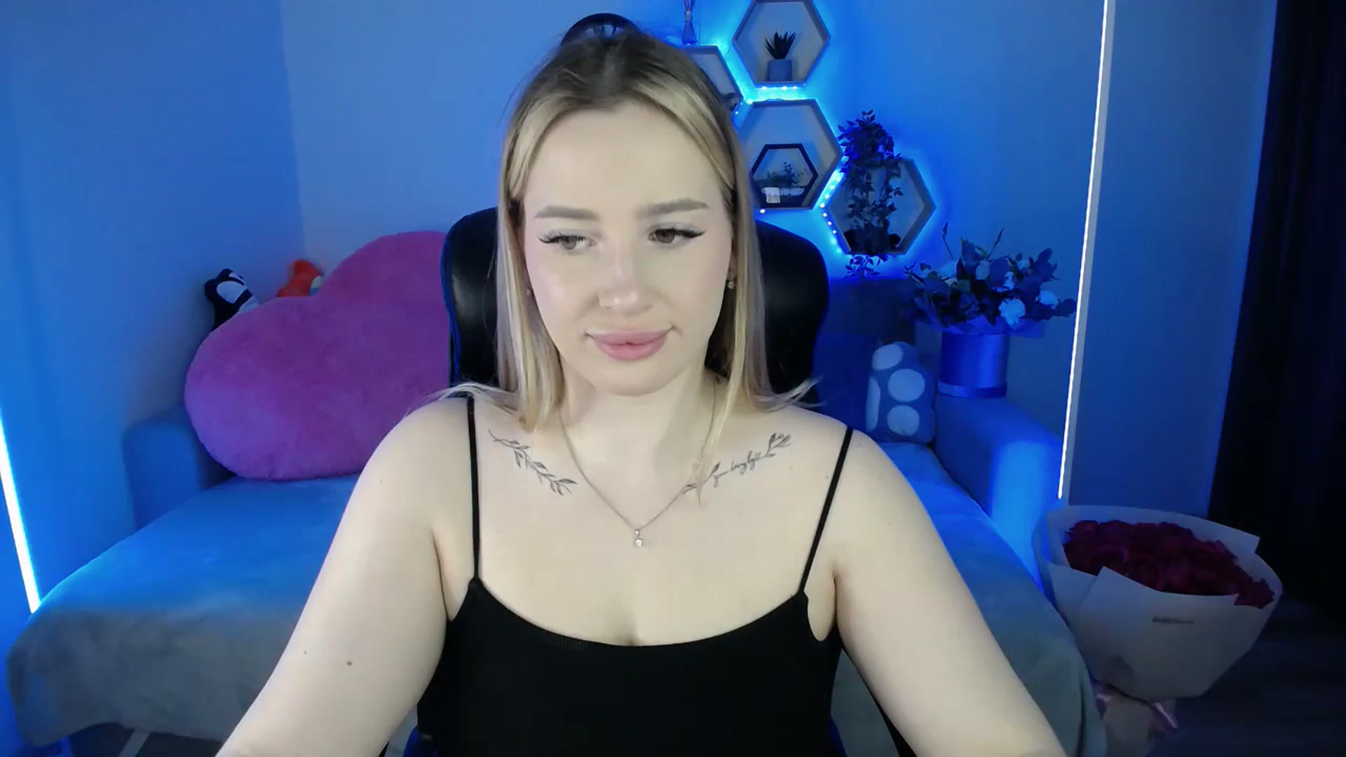 Gallery image thumbnail from SabrinaViolet's myfreecams stream on, 11/28/2025, 10:29 image 8 of 20