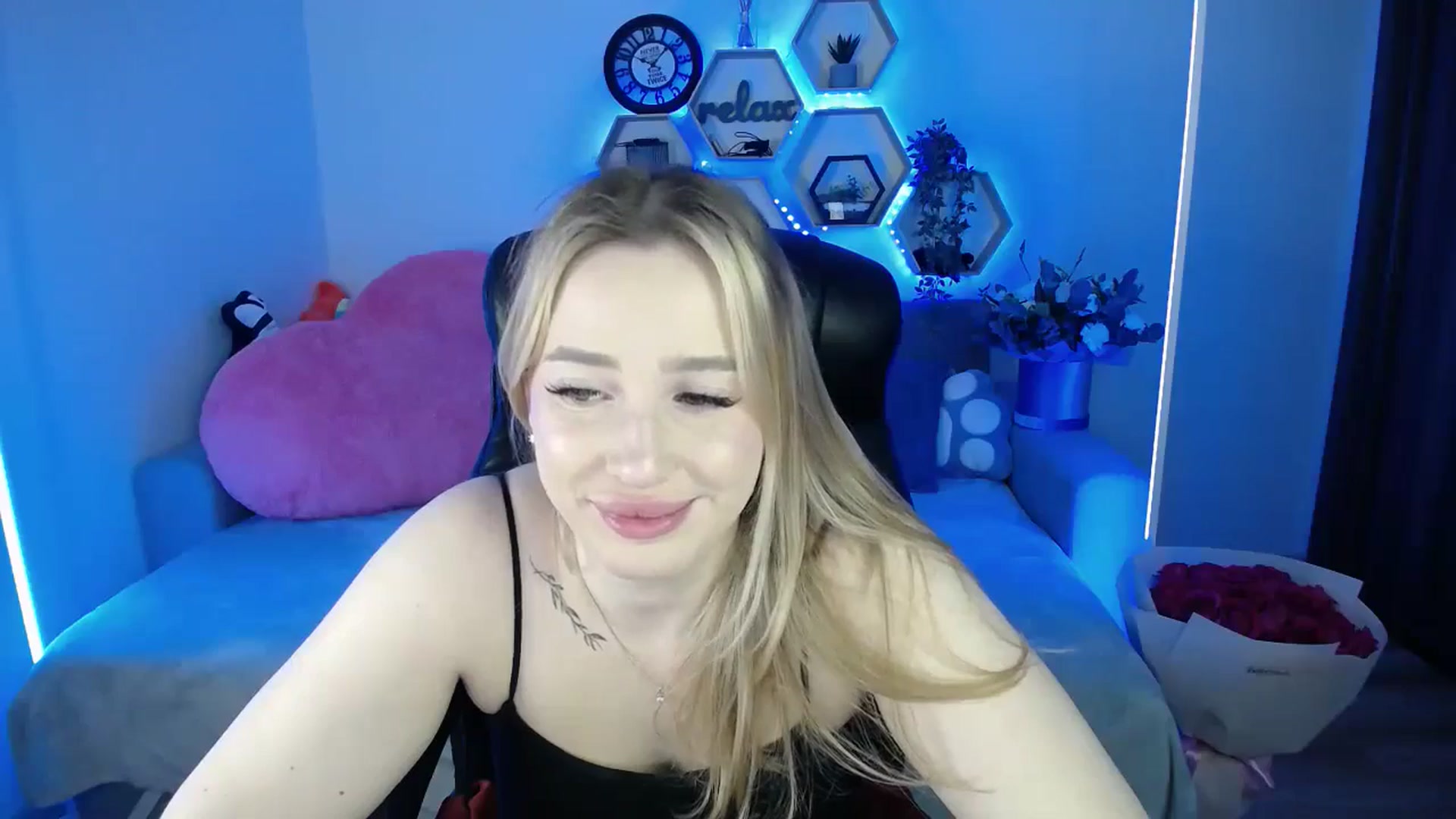 Gallery image thumbnail from SabrinaViolet's myfreecams stream on, 11/28/2025, 10:29 image 13 of 20