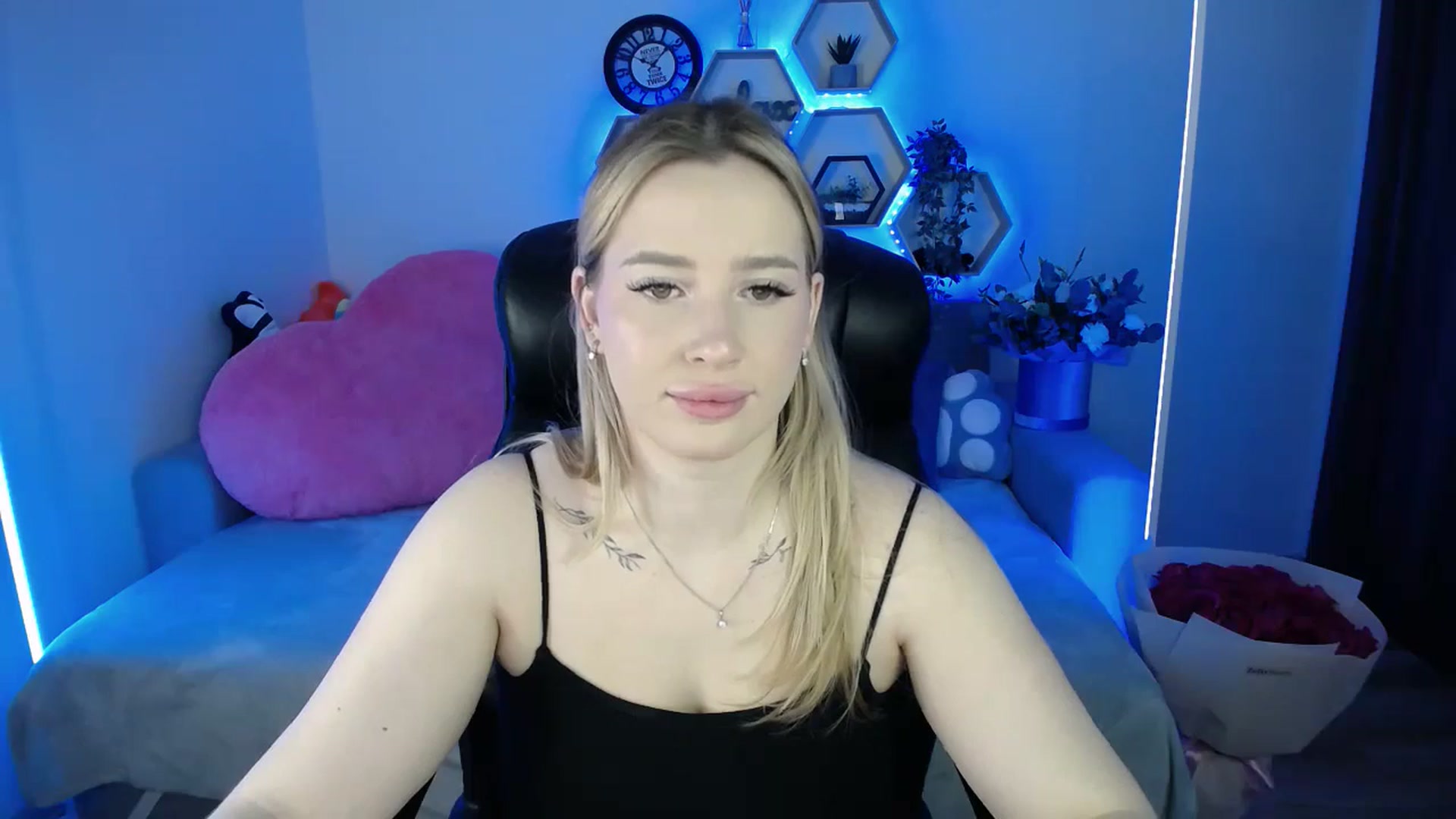 Gallery image thumbnail from SabrinaViolet's myfreecams stream on, 11/28/2025, 10:29 image 11 of 20
