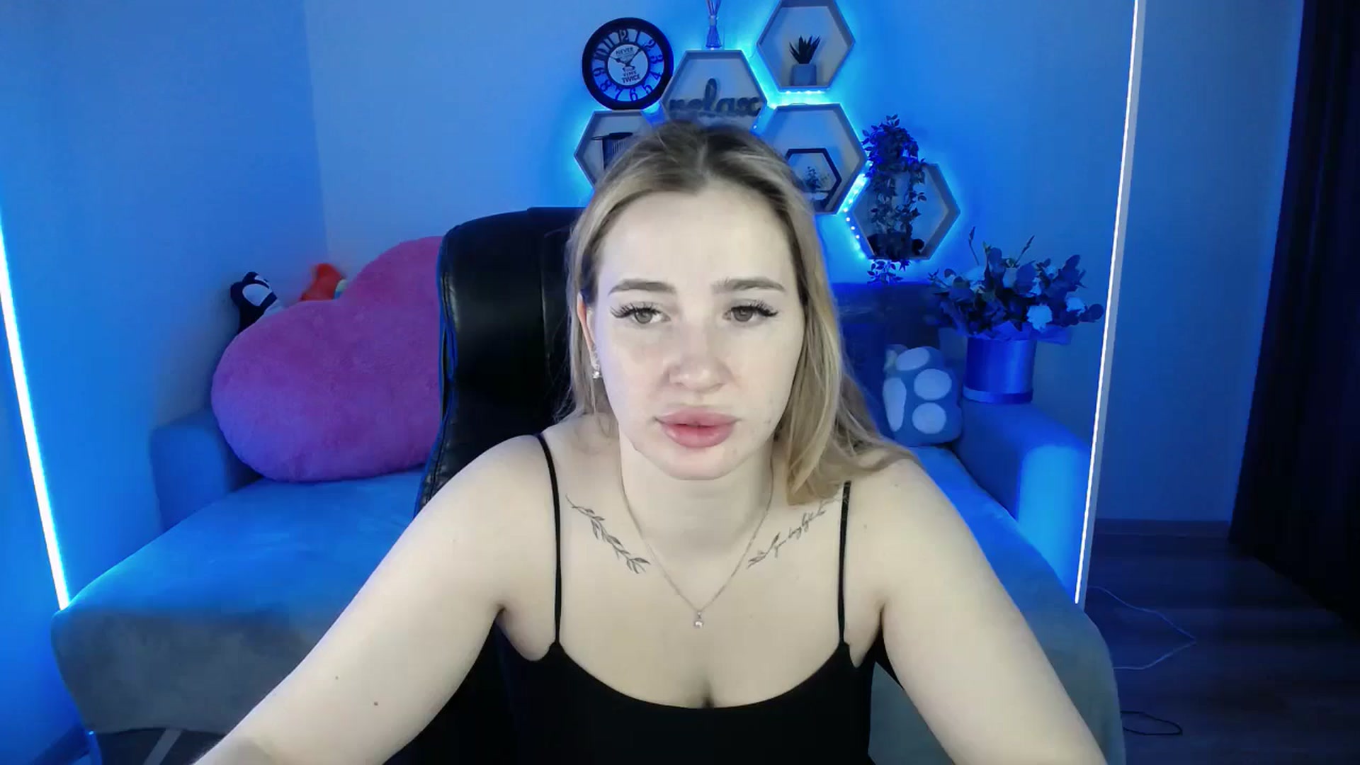 Gallery image thumbnail from SabrinaViolet's myfreecams stream on, 11/29/2025, 09:54 image 5 of 20