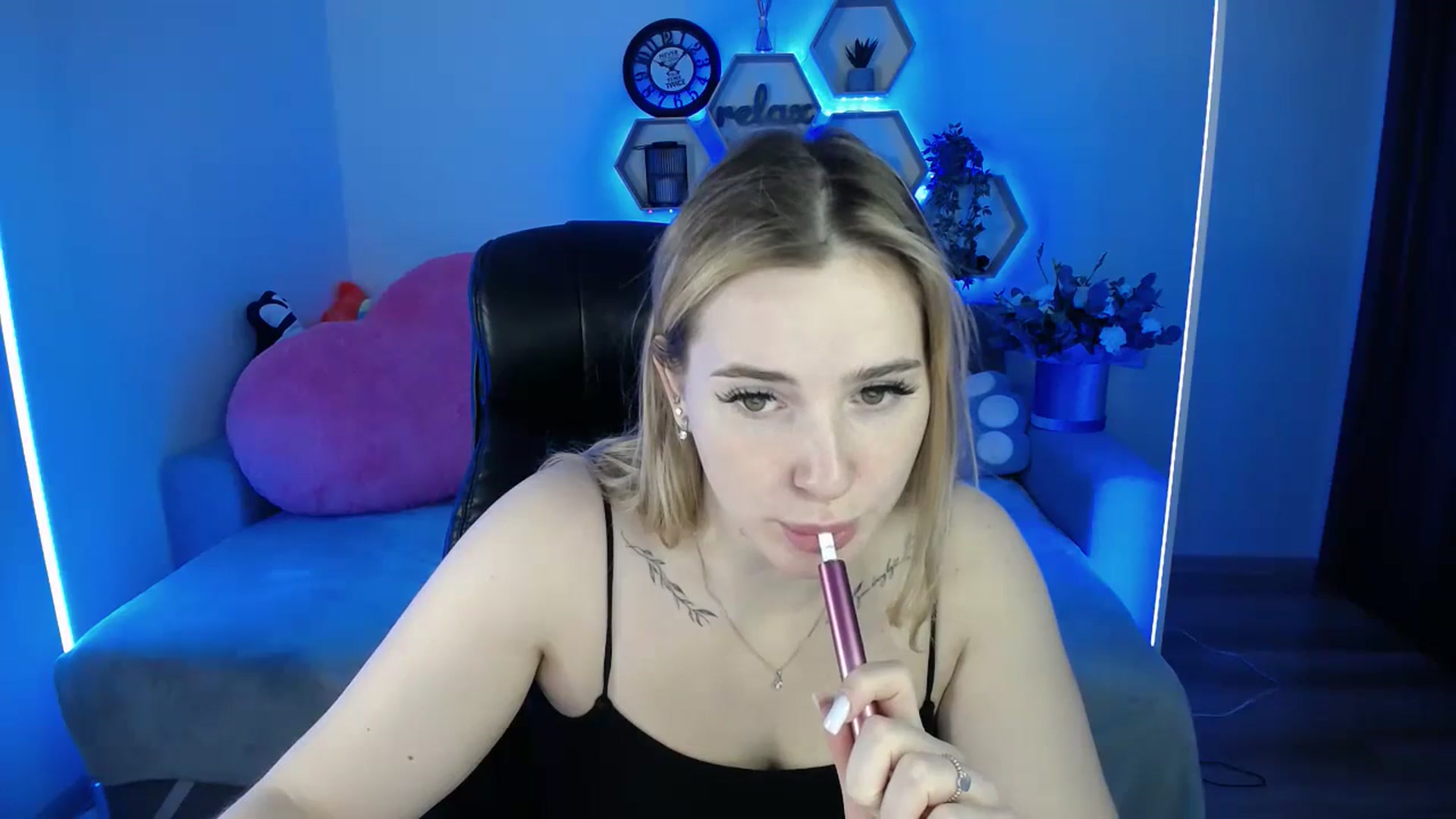 Gallery image thumbnail from SabrinaViolet's myfreecams stream on, 11/29/2025, 09:54 image 9 of 20