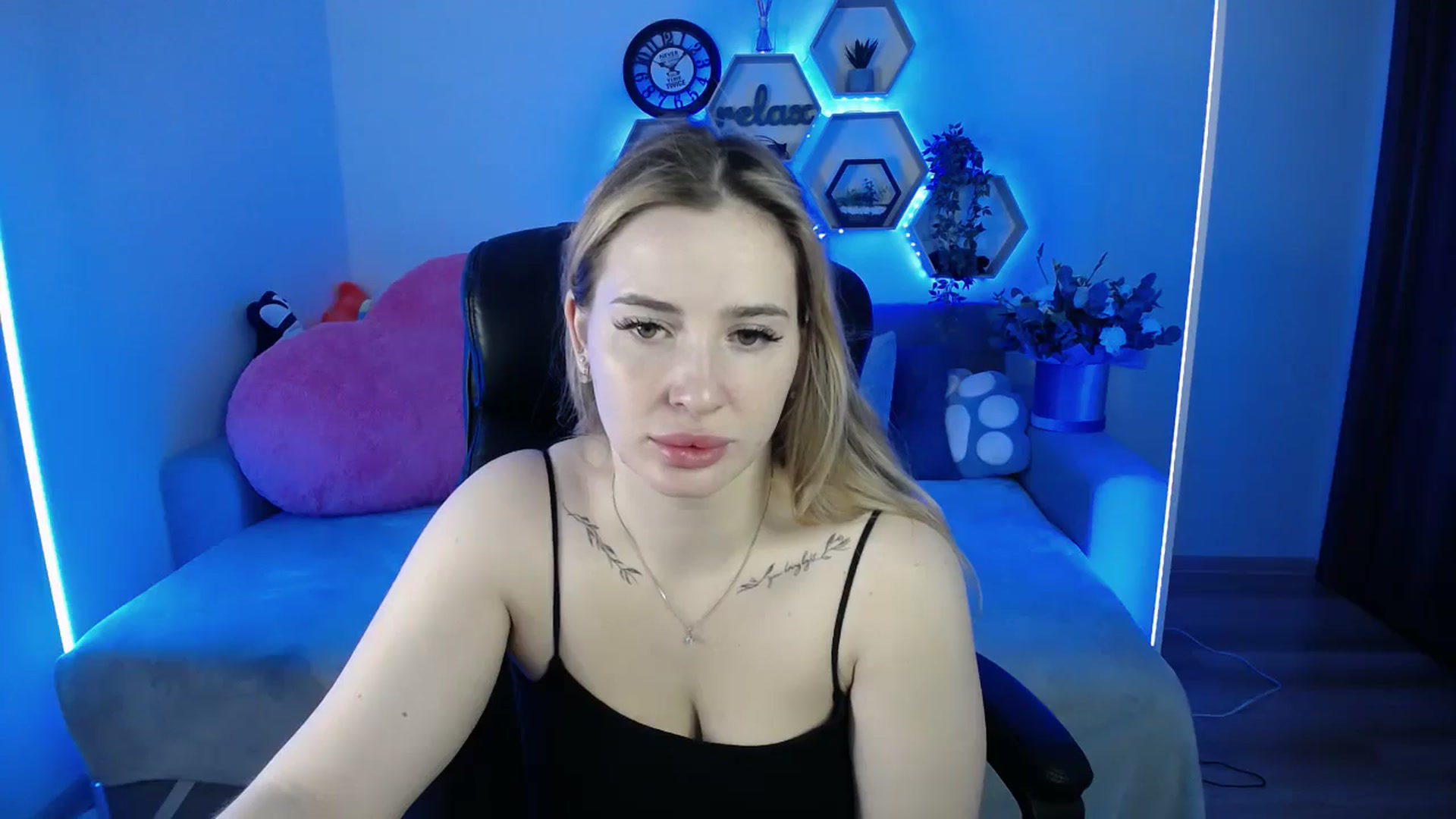 Gallery image thumbnail from SabrinaViolet's myfreecams stream on, 11/29/2025, 09:54 image 4 of 20