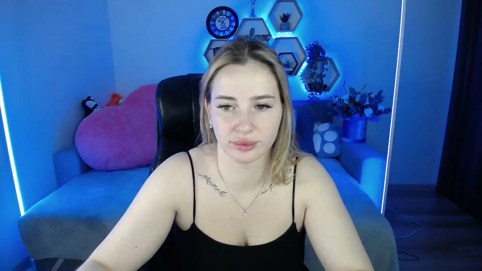 Gallery image thumbnail from SabrinaViolet's myfreecams stream on, 11/29/2025, 09:54 image 6 of 20
