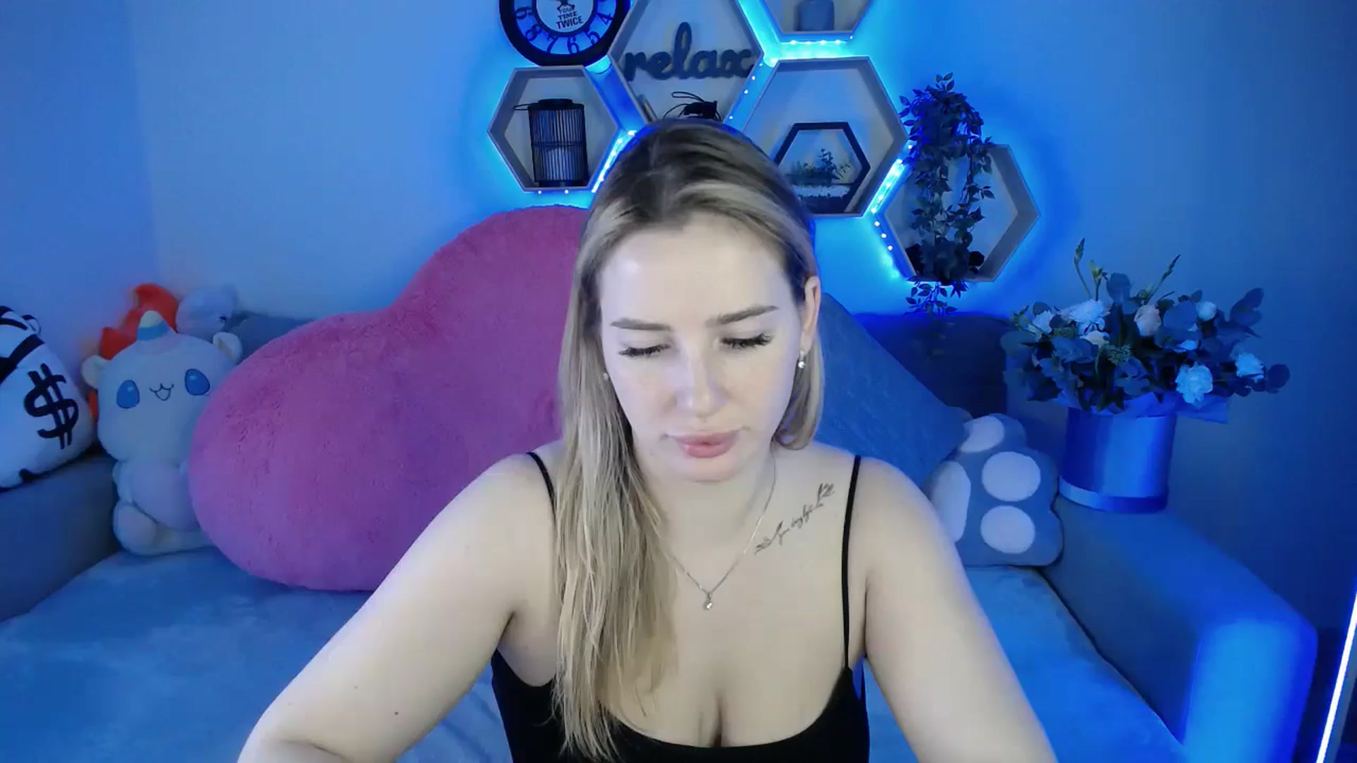 Gallery image thumbnail from SabrinaViolet's myfreecams stream on, 11/29/2025, 13:02 image 15 of 20