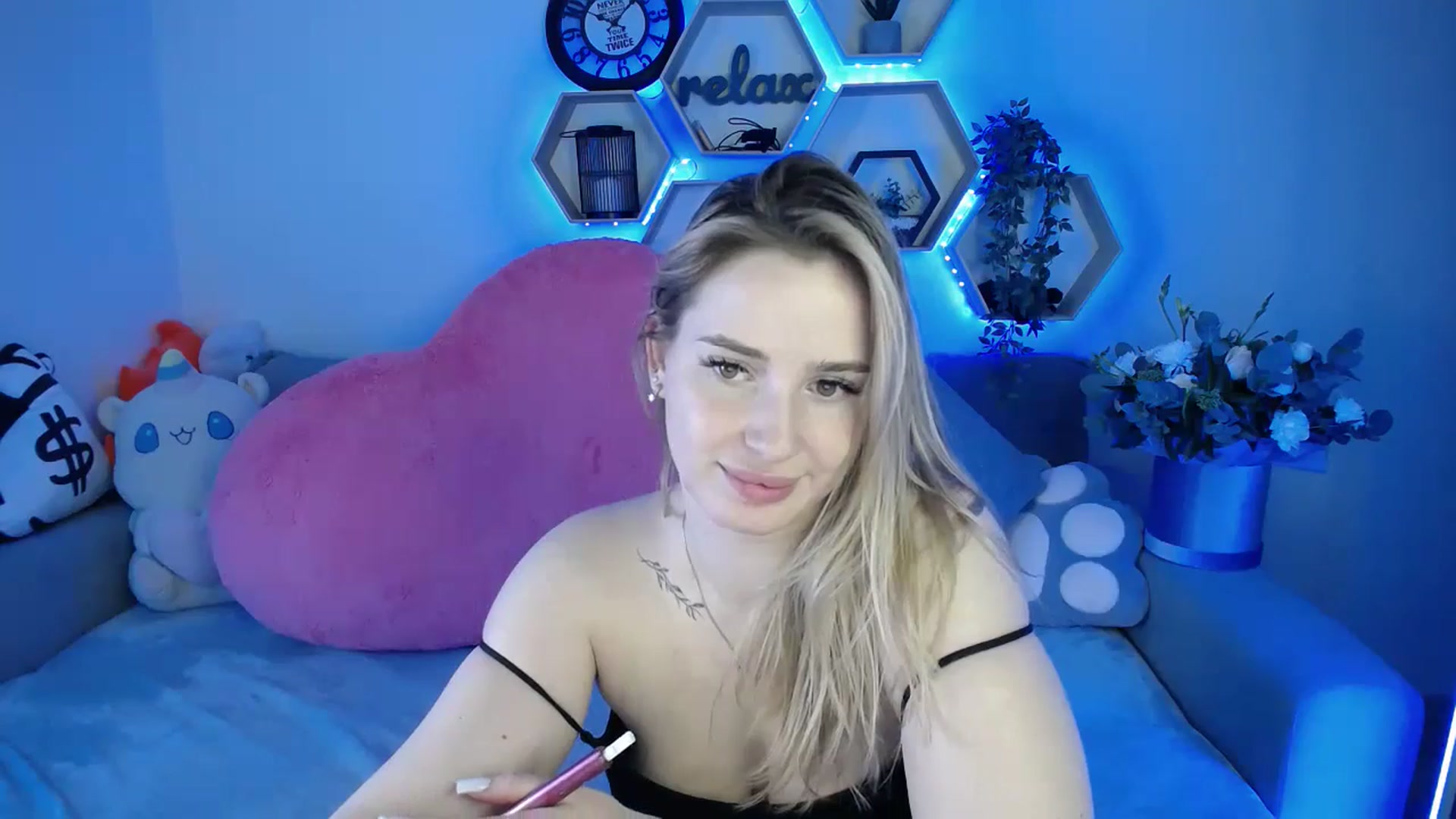 Gallery image thumbnail from SabrinaViolet's myfreecams stream on, 11/29/2025, 14:32 image 15 of 20