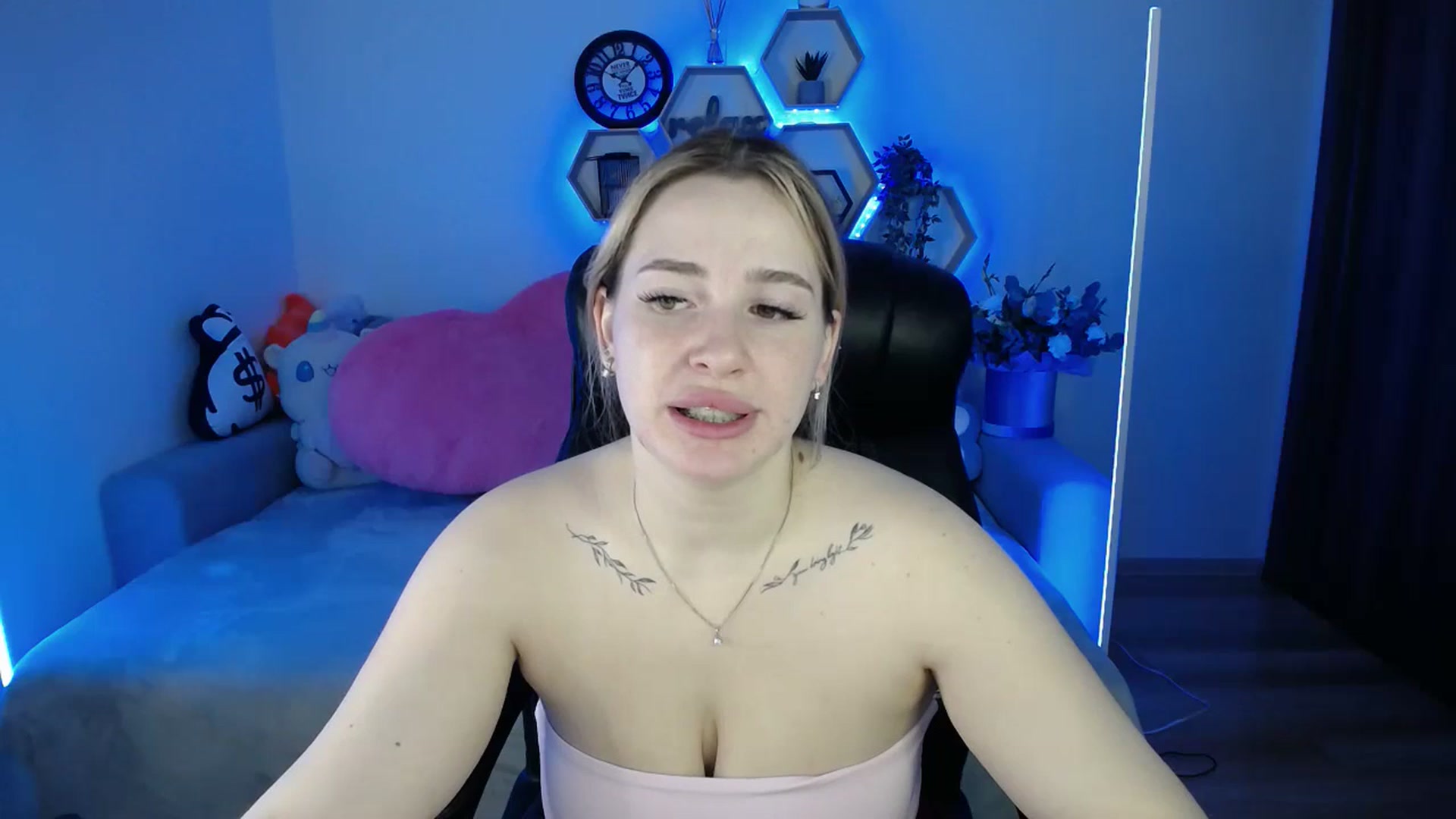 Gallery image thumbnail from SabrinaViolet's myfreecams stream on, 11/30/2025, 10:33 image 18 of 20