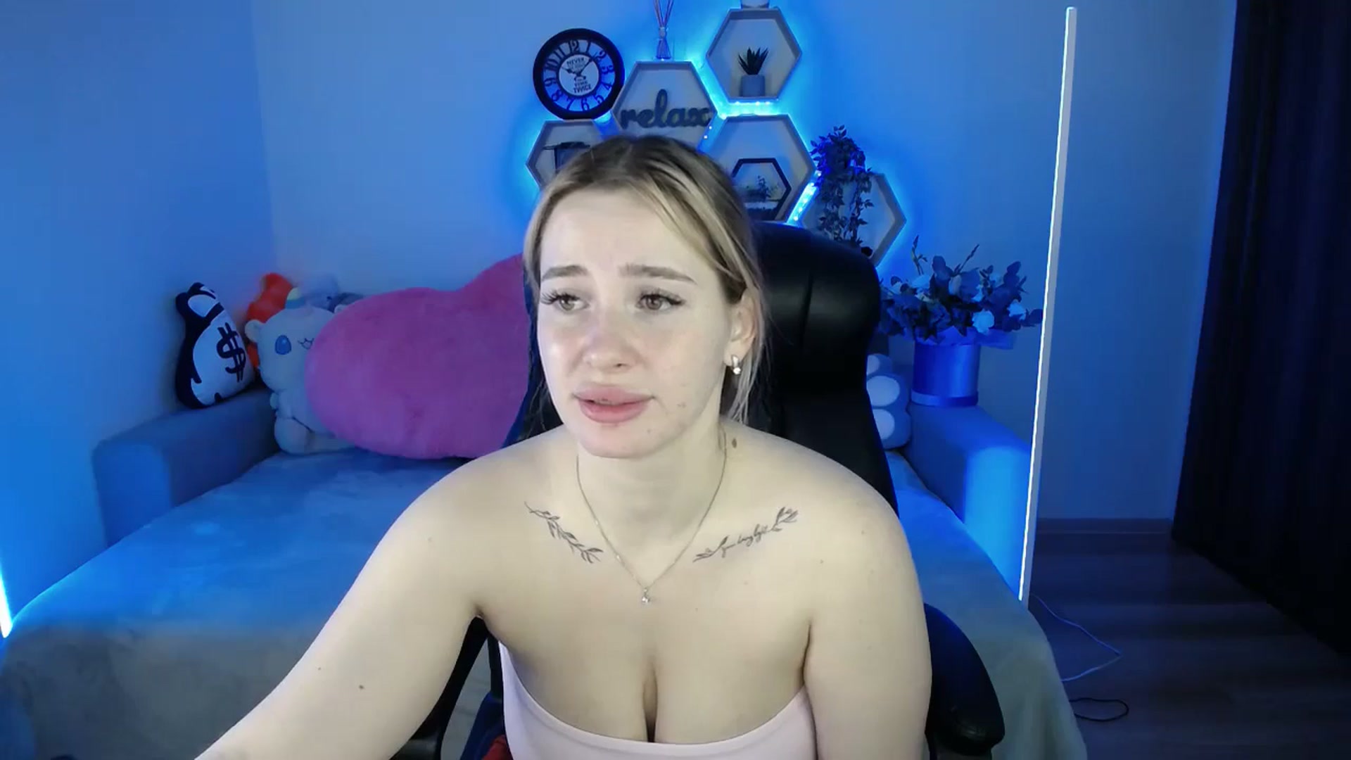 Gallery image thumbnail from SabrinaViolet's myfreecams stream on, 11/30/2025, 10:33 image 11 of 20