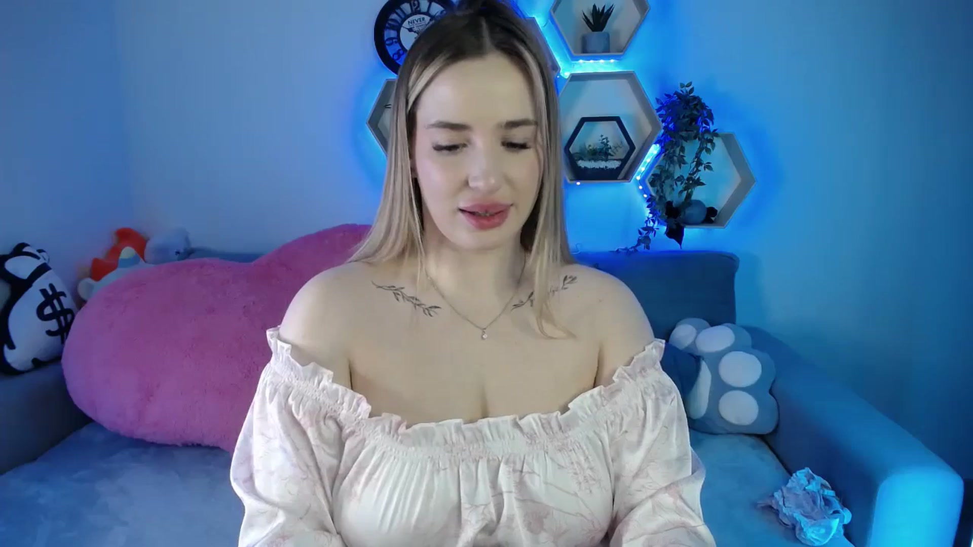 Gallery image thumbnail from SabrinaViolet's myfreecams stream on, 01/09/2026, 10:43 image 19 of 20