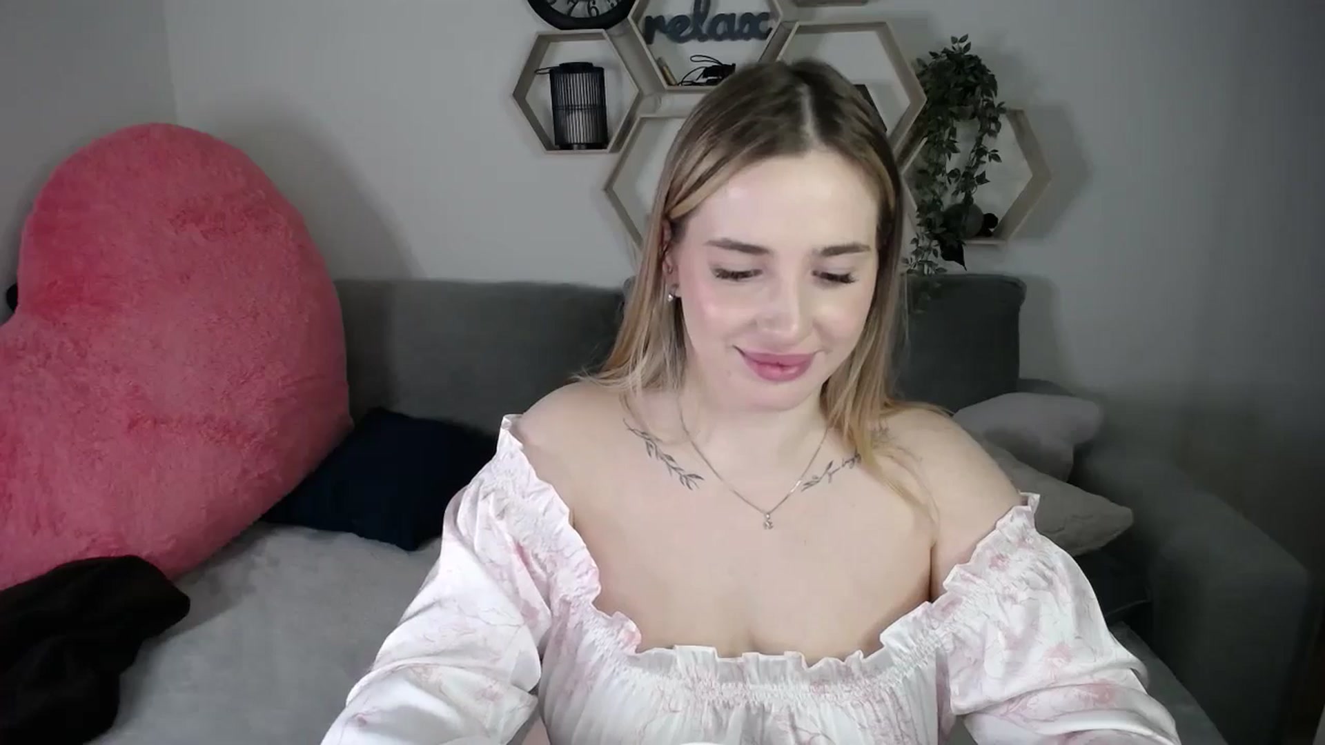 Gallery image thumbnail from SabrinaViolet's myfreecams stream on, 01/09/2026, 14:33 image 14 of 20