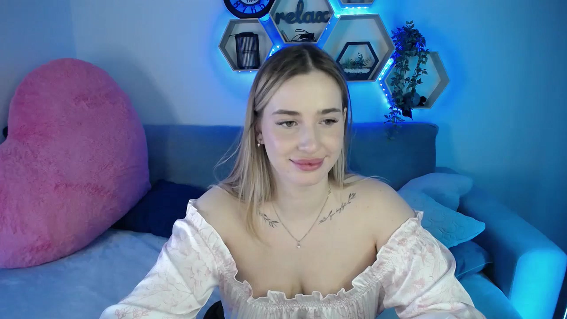 Gallery image thumbnail from SabrinaViolet's myfreecams stream on, 01/09/2026, 14:33 image 3 of 20