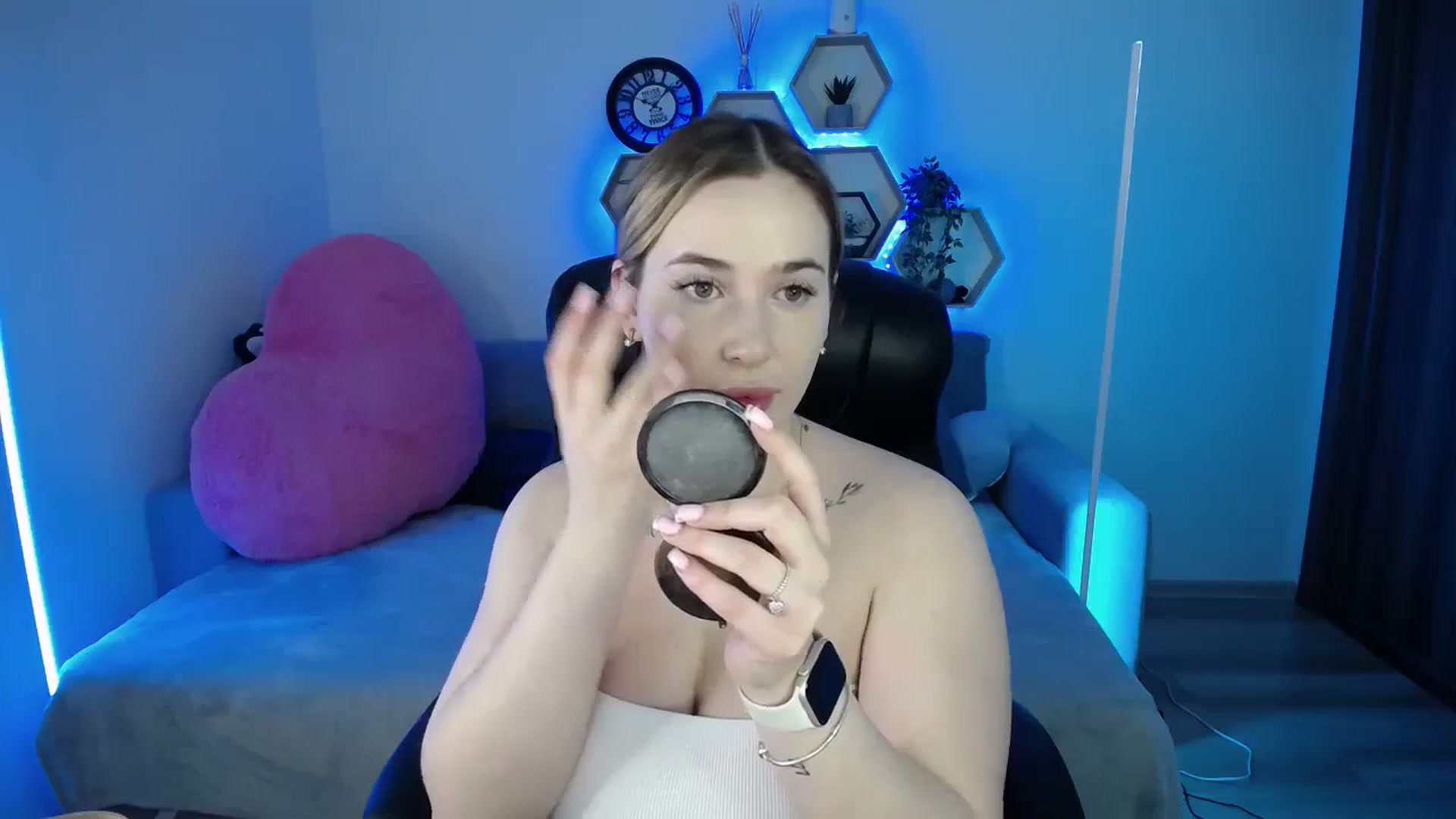 Gallery image thumbnail from SabrinaViolet's myfreecams stream on, 01/10/2026, 10:21 image 4 of 20