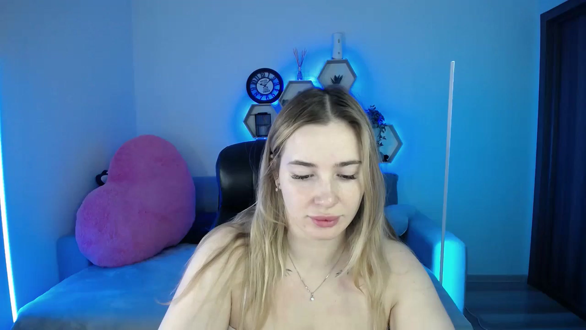 Gallery image thumbnail from SabrinaViolet's myfreecams stream on, 01/10/2026, 10:21 image 1 of 20