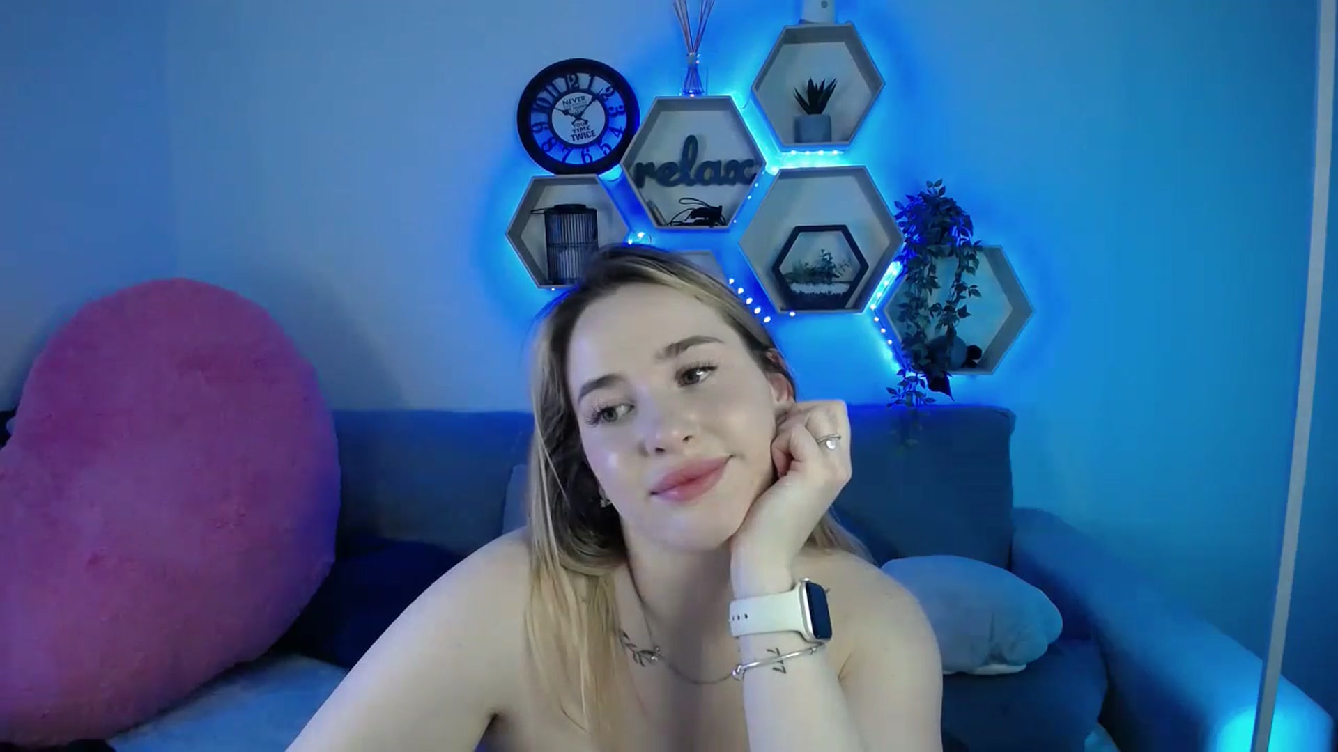 Gallery image thumbnail from SabrinaViolet's myfreecams stream on, 01/10/2026, 13:42 image 11 of 20