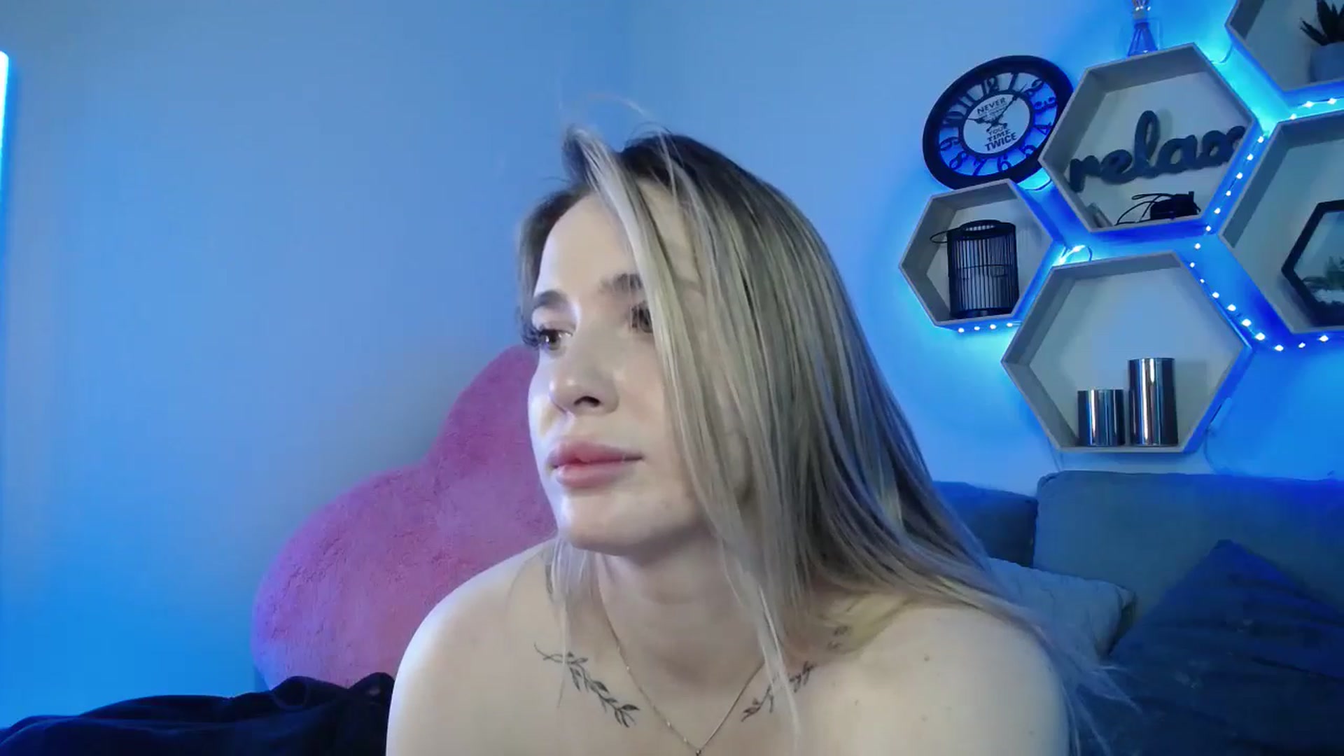 Gallery image thumbnail from SabrinaViolet's myfreecams stream on, 01/10/2026, 15:01 image 10 of 20