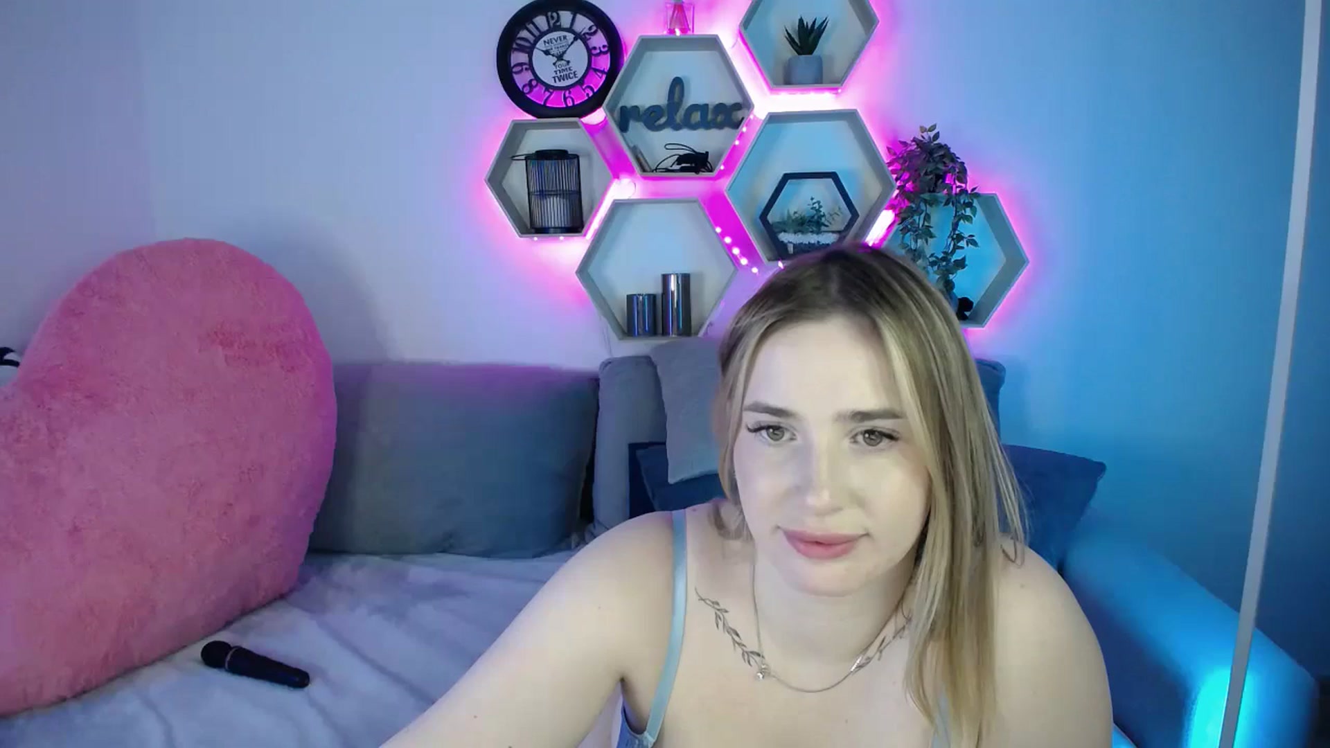 Gallery image thumbnail from SabrinaViolet's myfreecams stream on, 01/11/2026, 15:01 image 5 of 20
