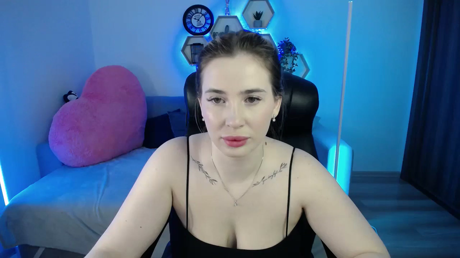 Gallery image thumbnail from SabrinaViolet's myfreecams stream on, 01/13/2026, 11:07 image 11 of 20