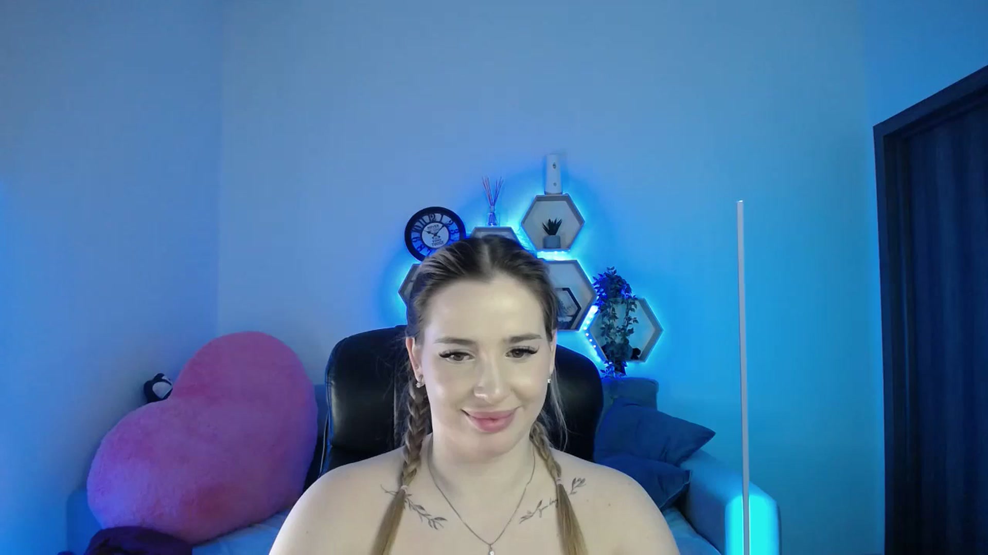 Gallery image thumbnail from SabrinaViolet's myfreecams stream on, 01/14/2026, 14:29 image 1 of 20