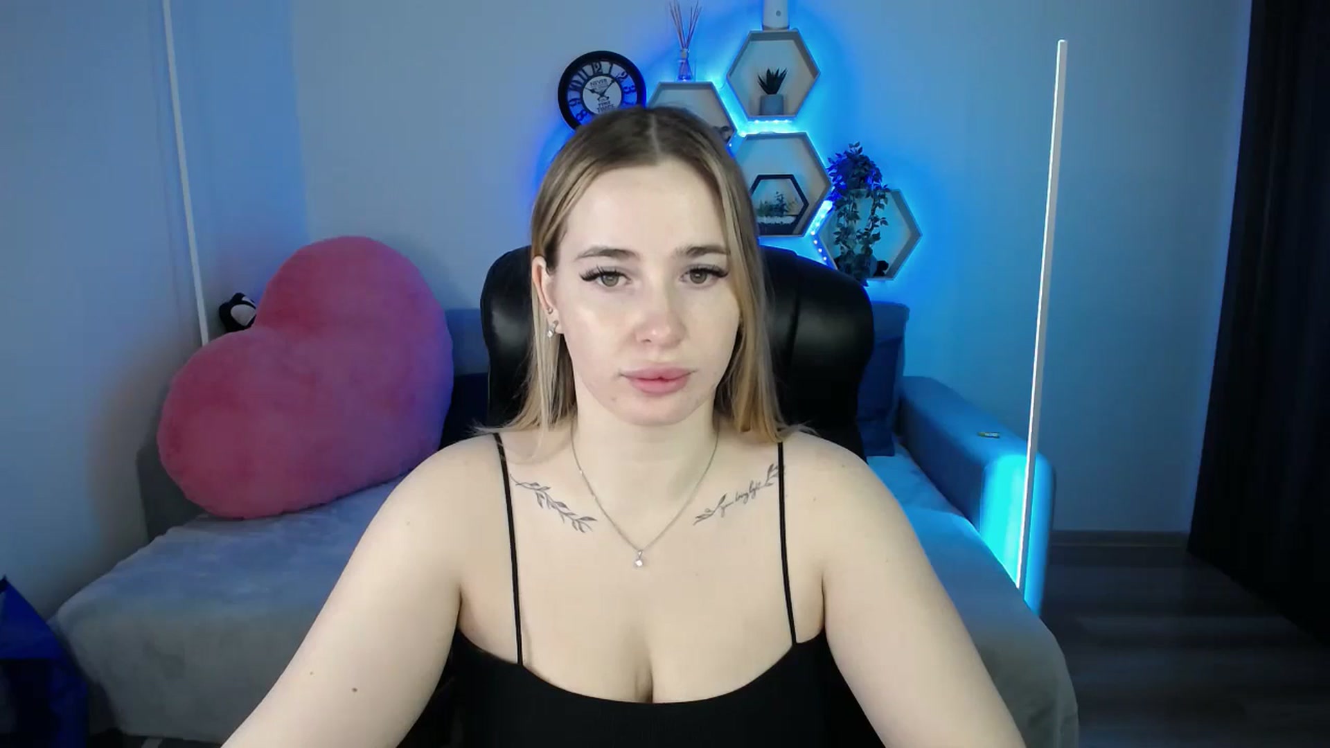Gallery image thumbnail from SabrinaViolet's myfreecams stream on, 01/16/2026, 09:24 image 14 of 20