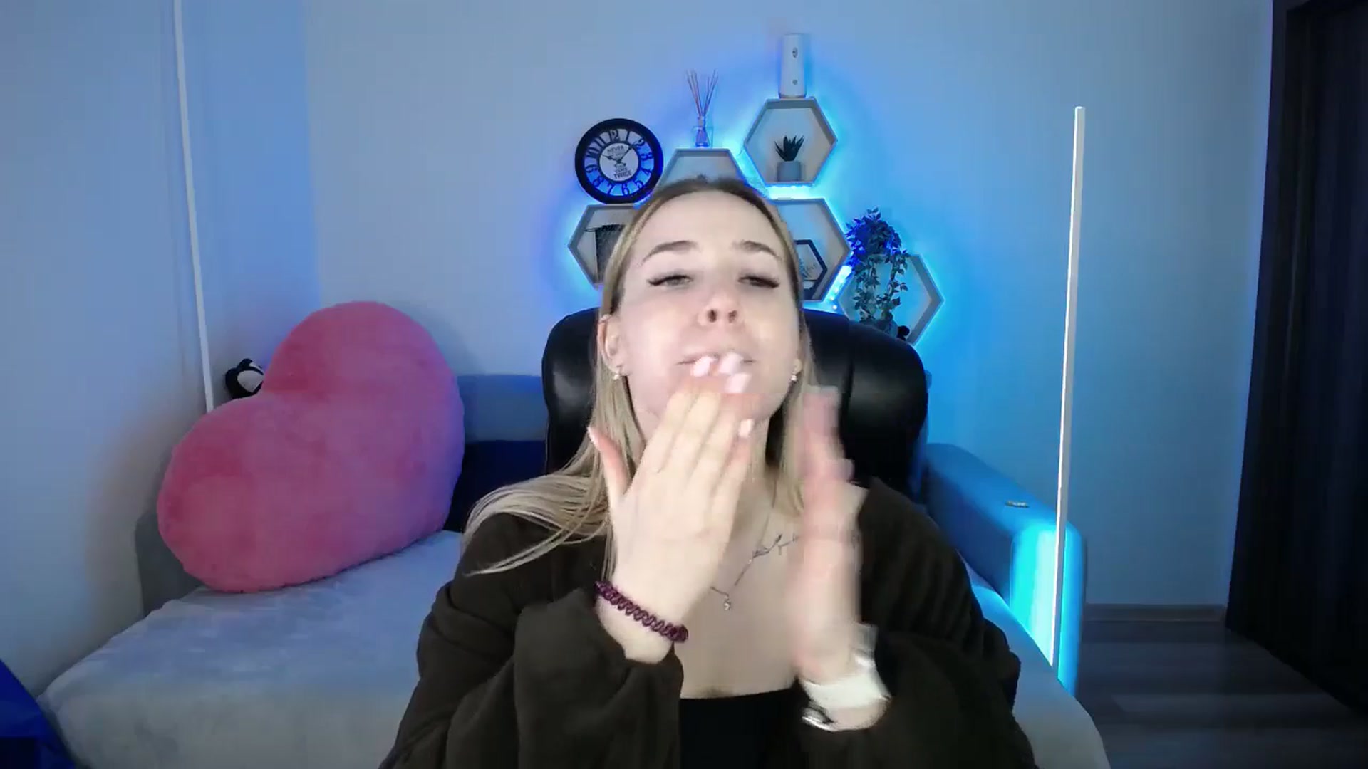 Gallery image thumbnail from SabrinaViolet's myfreecams stream on, 01/16/2026, 09:24 image 4 of 20