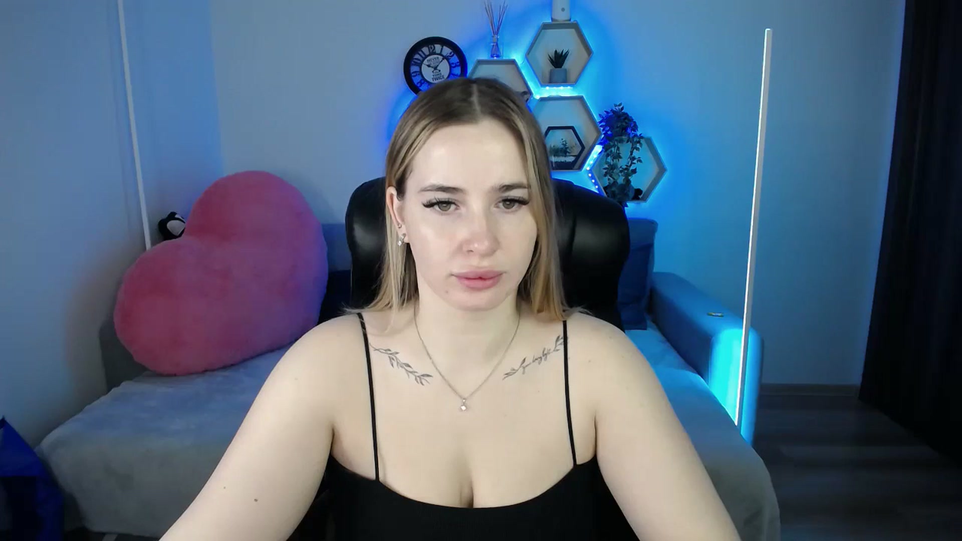 Gallery image thumbnail from SabrinaViolet's myfreecams stream on, 01/16/2026, 09:24 image 15 of 20