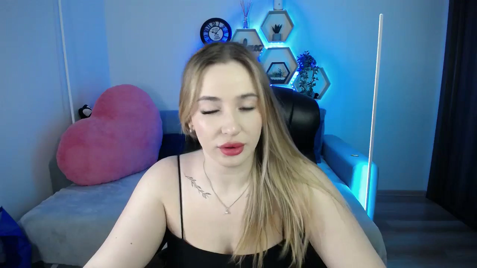 Gallery image thumbnail from SabrinaViolet's myfreecams stream on, 01/16/2026, 09:51 image 7 of 20