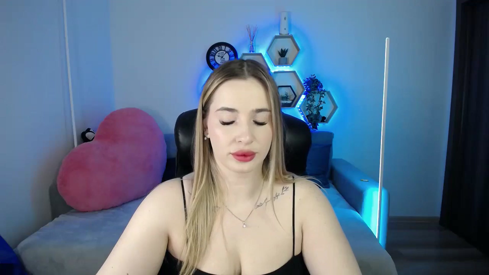 Gallery image thumbnail from SabrinaViolet's myfreecams stream on, 01/16/2026, 09:51 image 17 of 20