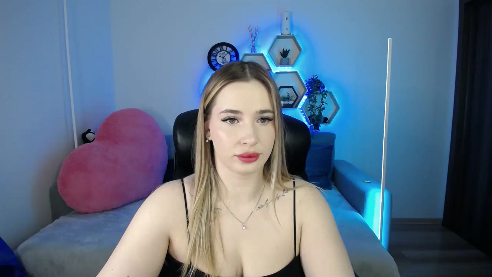 Gallery image thumbnail from SabrinaViolet's myfreecams stream on, 01/16/2026, 09:51 image 18 of 20