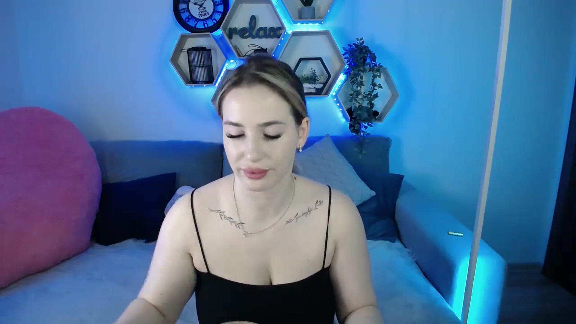 Gallery image thumbnail from SabrinaViolet's myfreecams stream on, 01/17/2026, 10:19 image 10 of 20