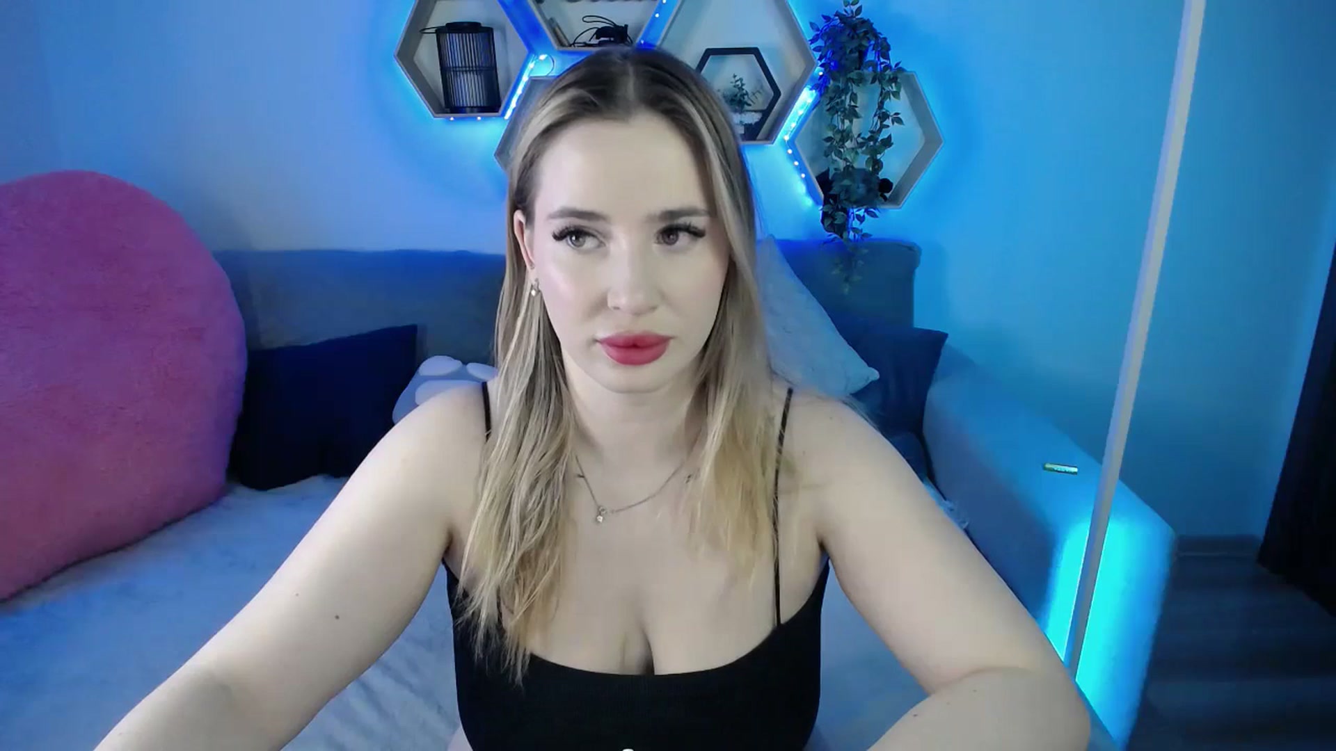 Gallery image thumbnail from SabrinaViolet's myfreecams stream on, 01/17/2026, 10:19 image 17 of 20