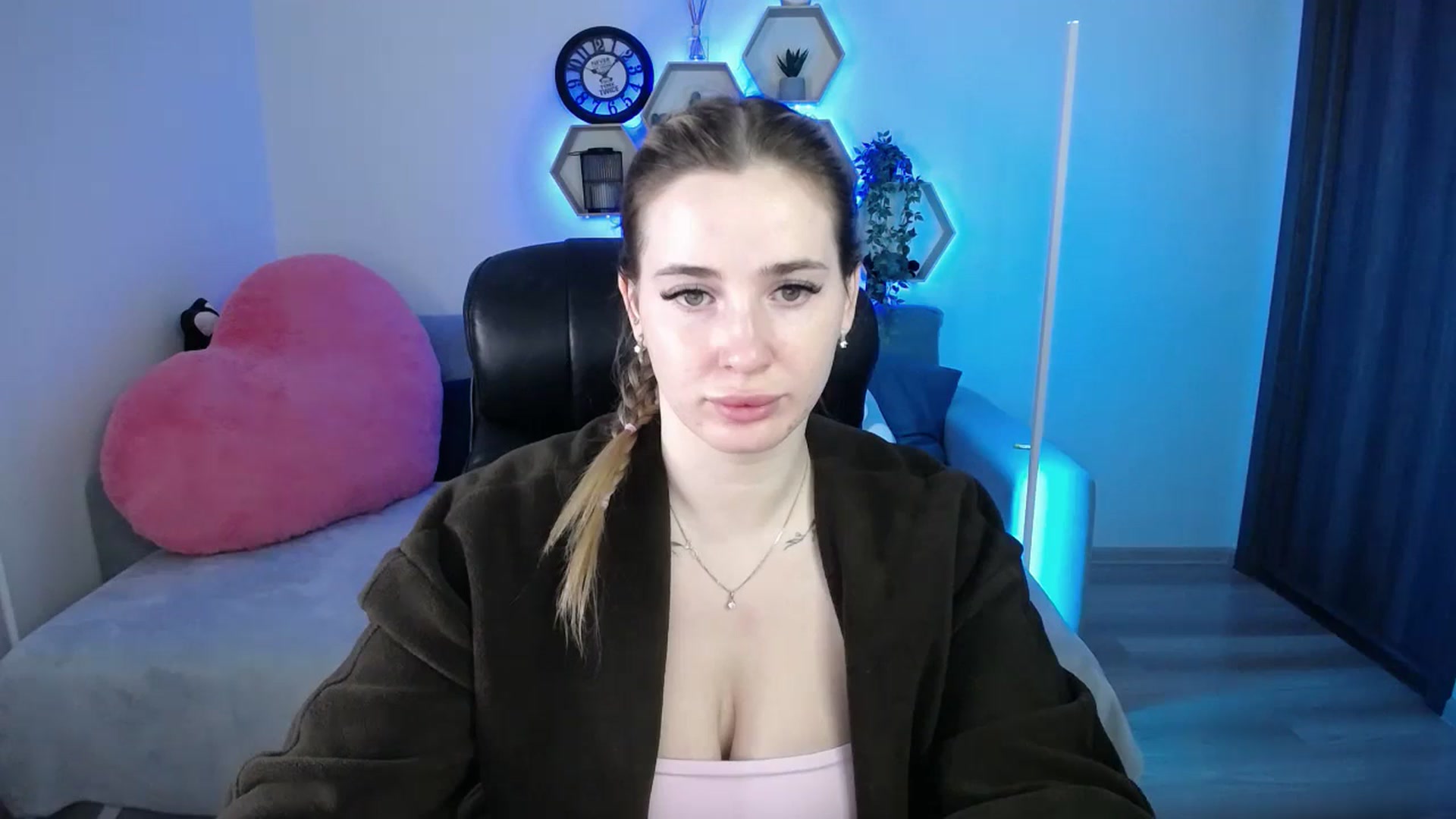 Gallery image thumbnail from SabrinaViolet's myfreecams stream on, 01/18/2026, 10:00 image 9 of 20
