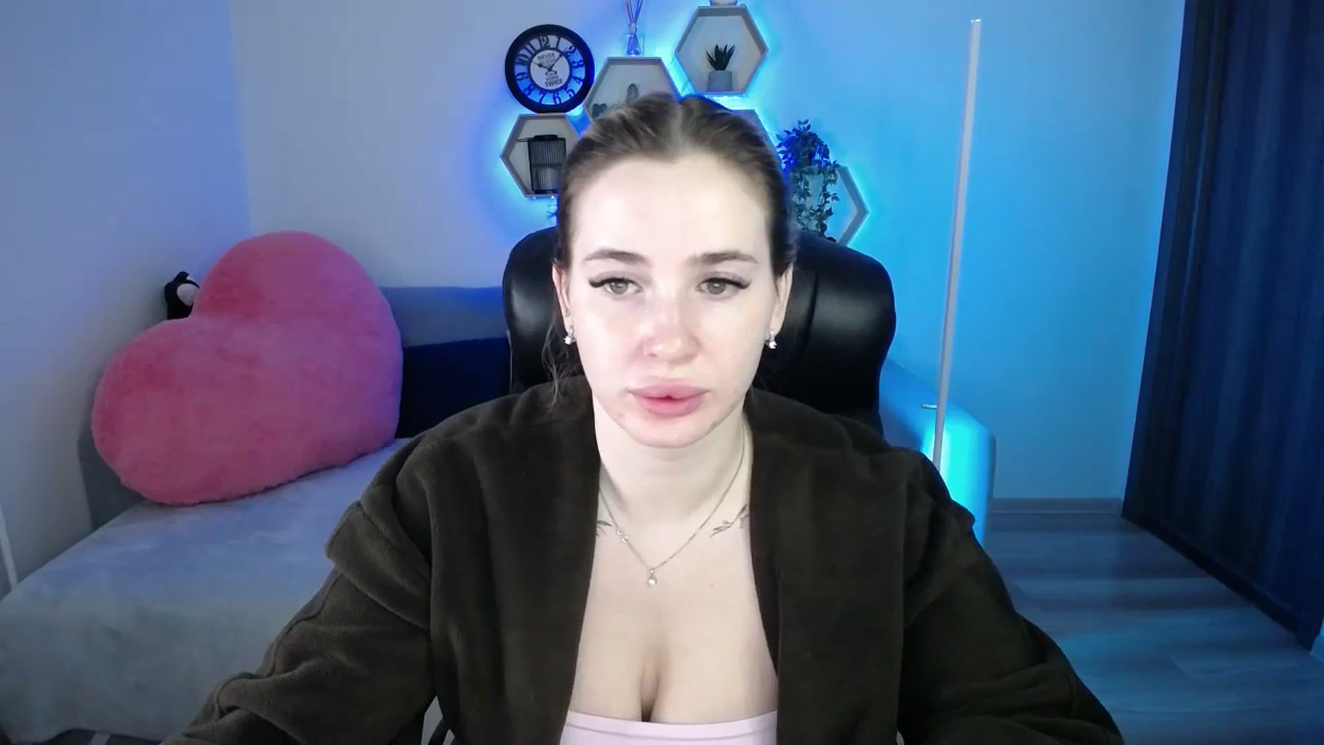 Gallery image thumbnail from SabrinaViolet's myfreecams stream on, 01/18/2026, 10:00 image 4 of 20