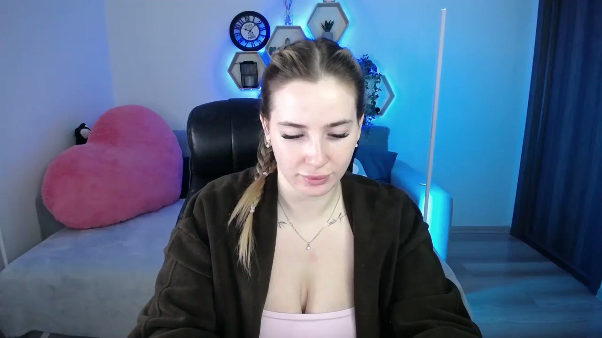 Gallery image thumbnail from SabrinaViolet's myfreecams stream on, 01/18/2026, 10:00 image 7 of 20