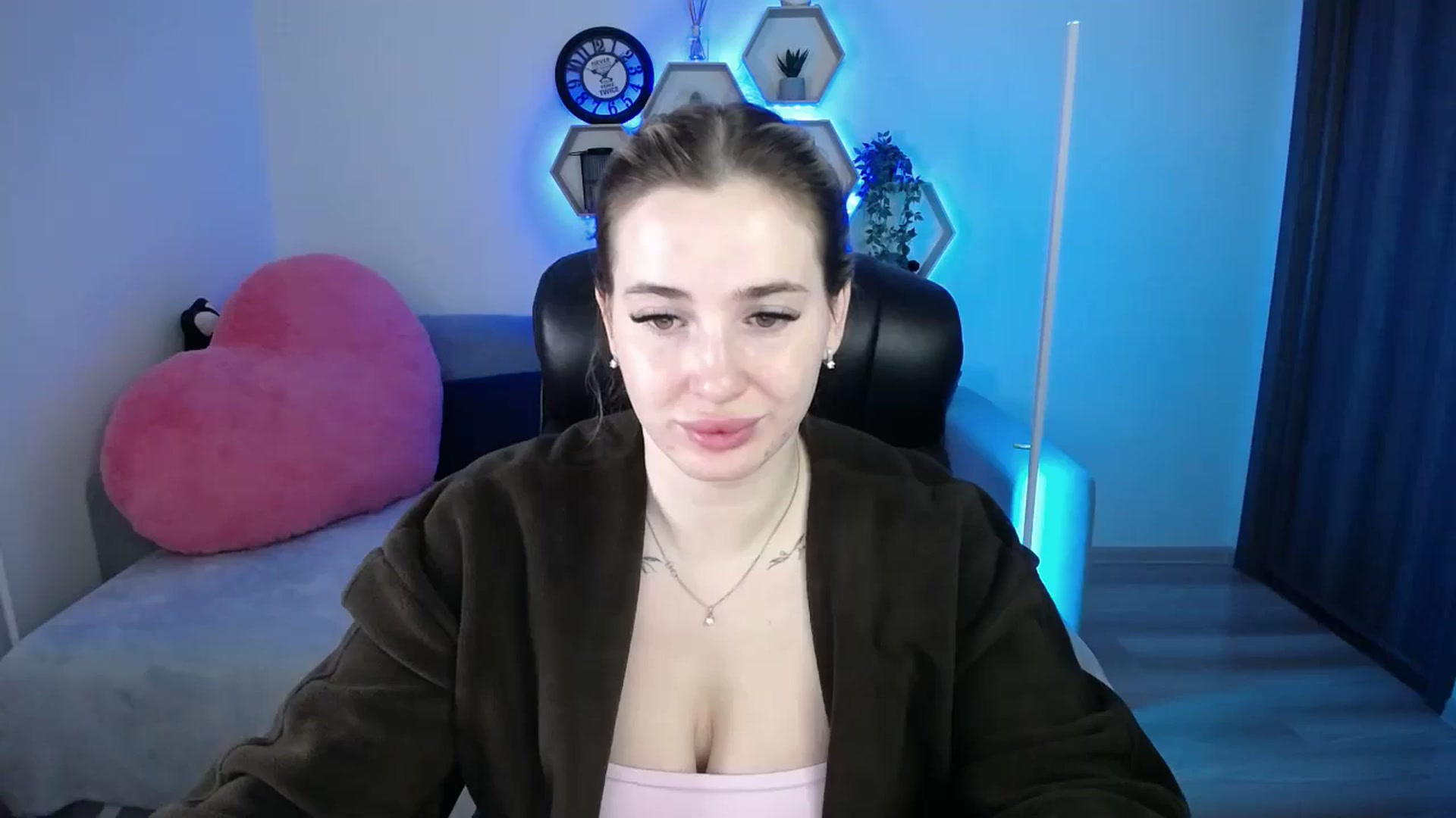 Gallery image thumbnail from SabrinaViolet's myfreecams stream on, 01/18/2026, 10:00 image 5 of 20