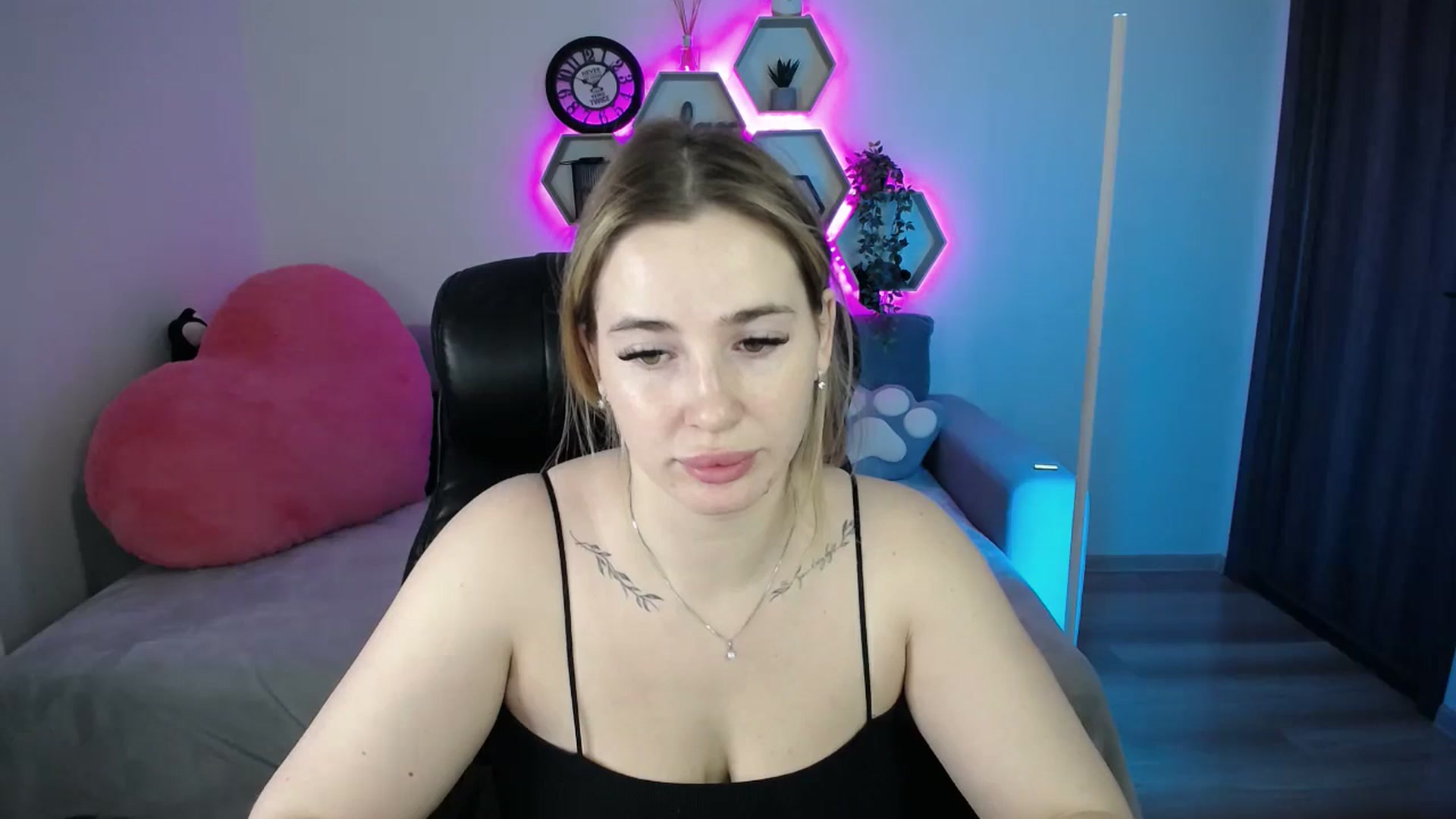 Gallery image thumbnail from SabrinaViolet's myfreecams stream on, 01/20/2026, 09:32 image 10 of 20