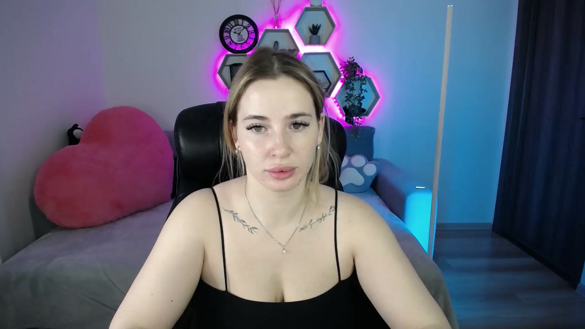 Gallery image thumbnail from SabrinaViolet's myfreecams stream on, 01/20/2026, 09:32 image 11 of 20