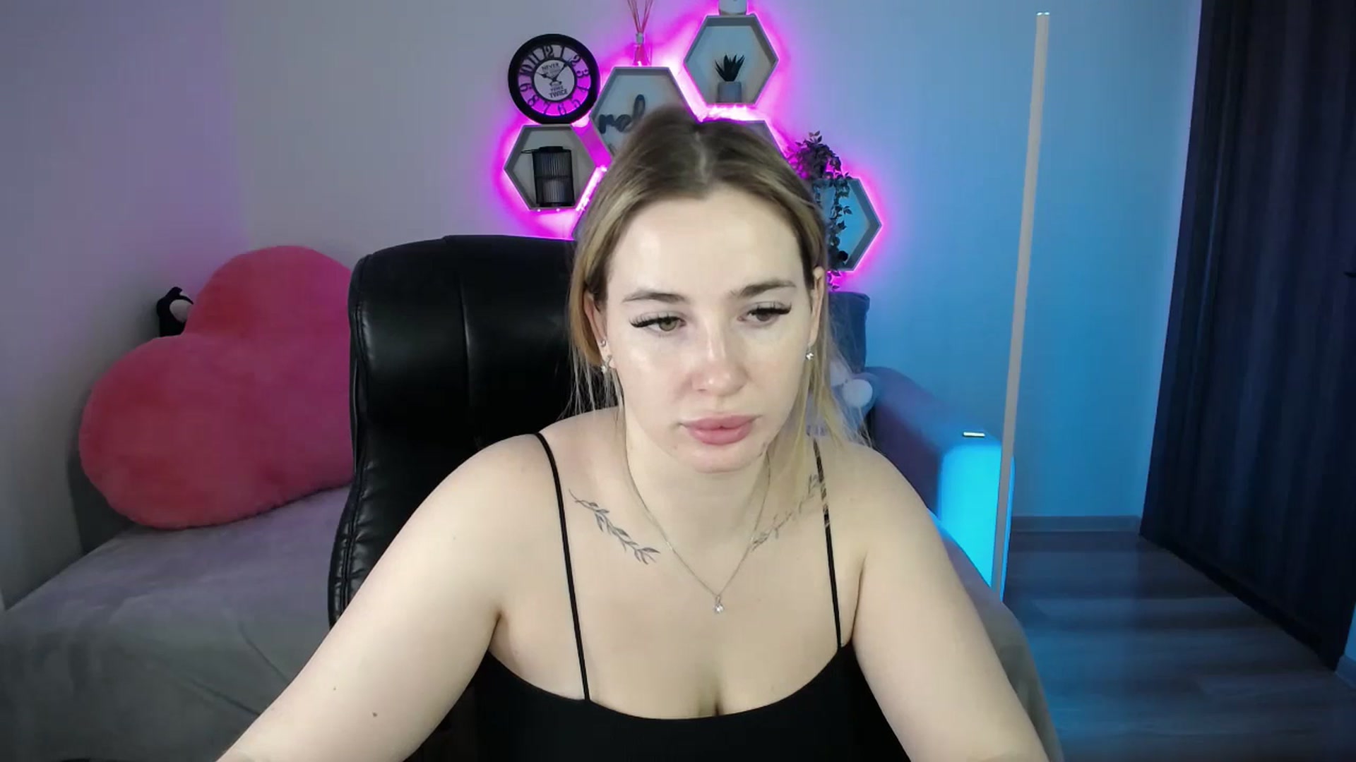 Gallery image thumbnail from SabrinaViolet's myfreecams stream on, 01/20/2026, 09:32 image 7 of 20