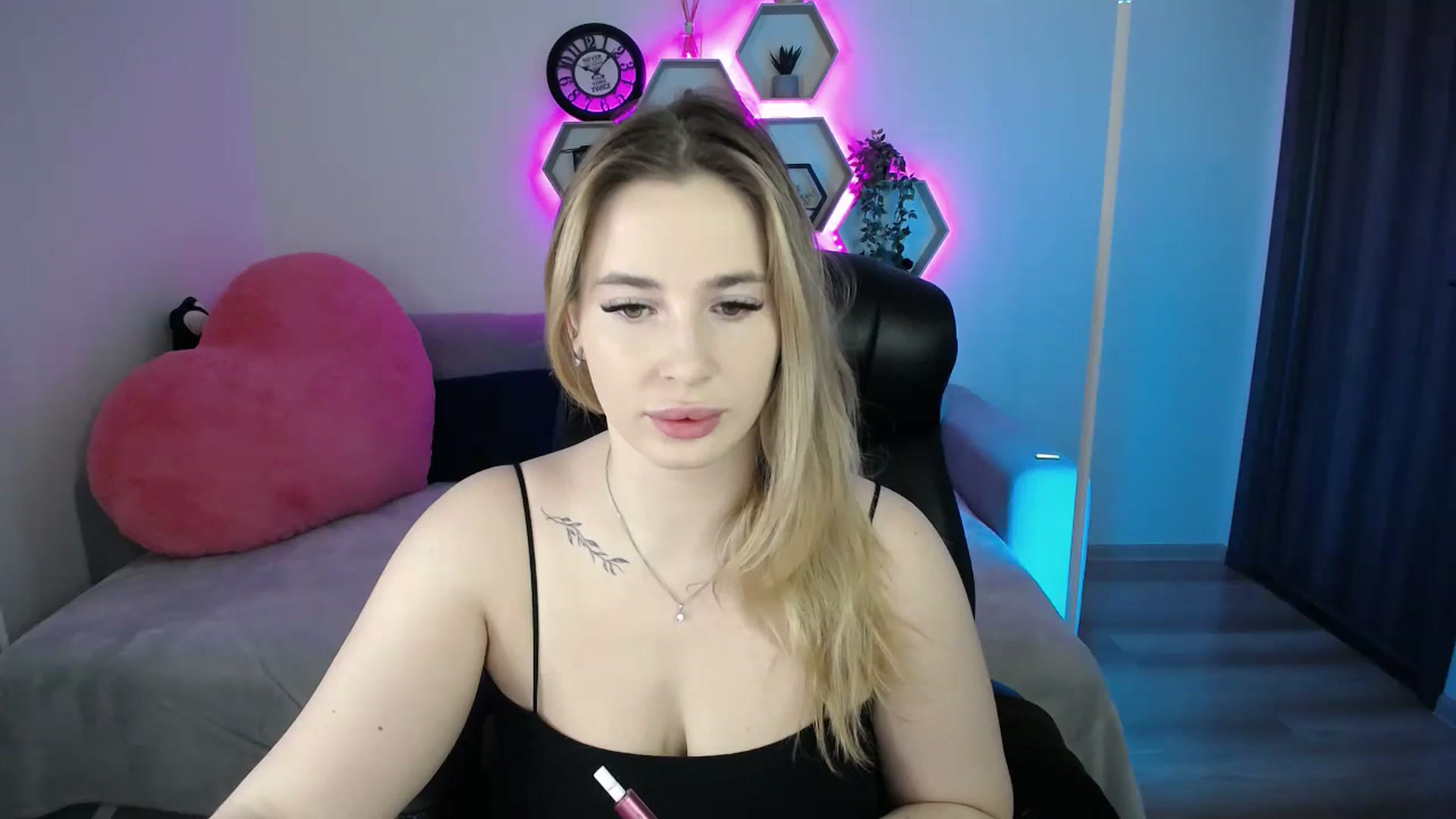 Gallery image thumbnail from SabrinaViolet's myfreecams stream on, 01/20/2026, 09:52 image 10 of 20