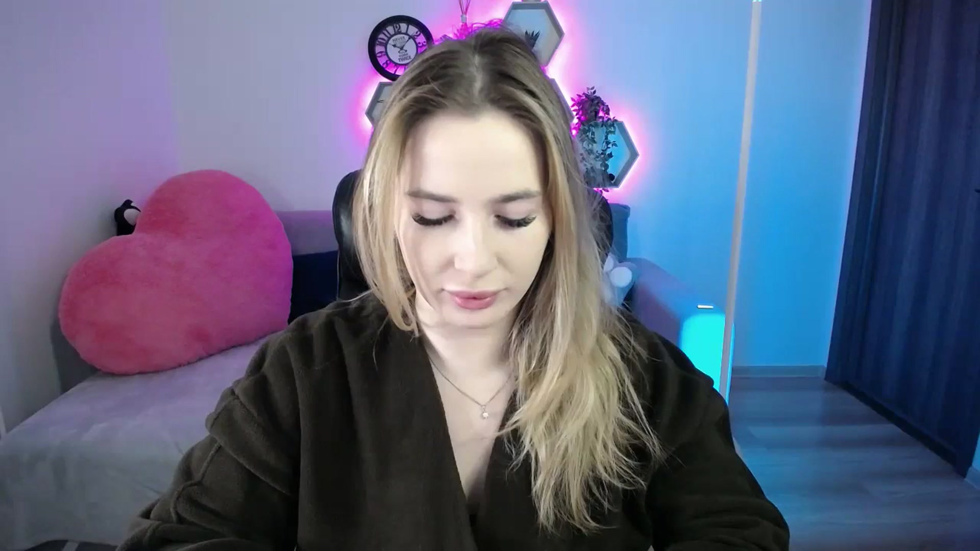 Gallery image thumbnail from SabrinaViolet's myfreecams stream on, 01/20/2026, 09:52 image 6 of 20