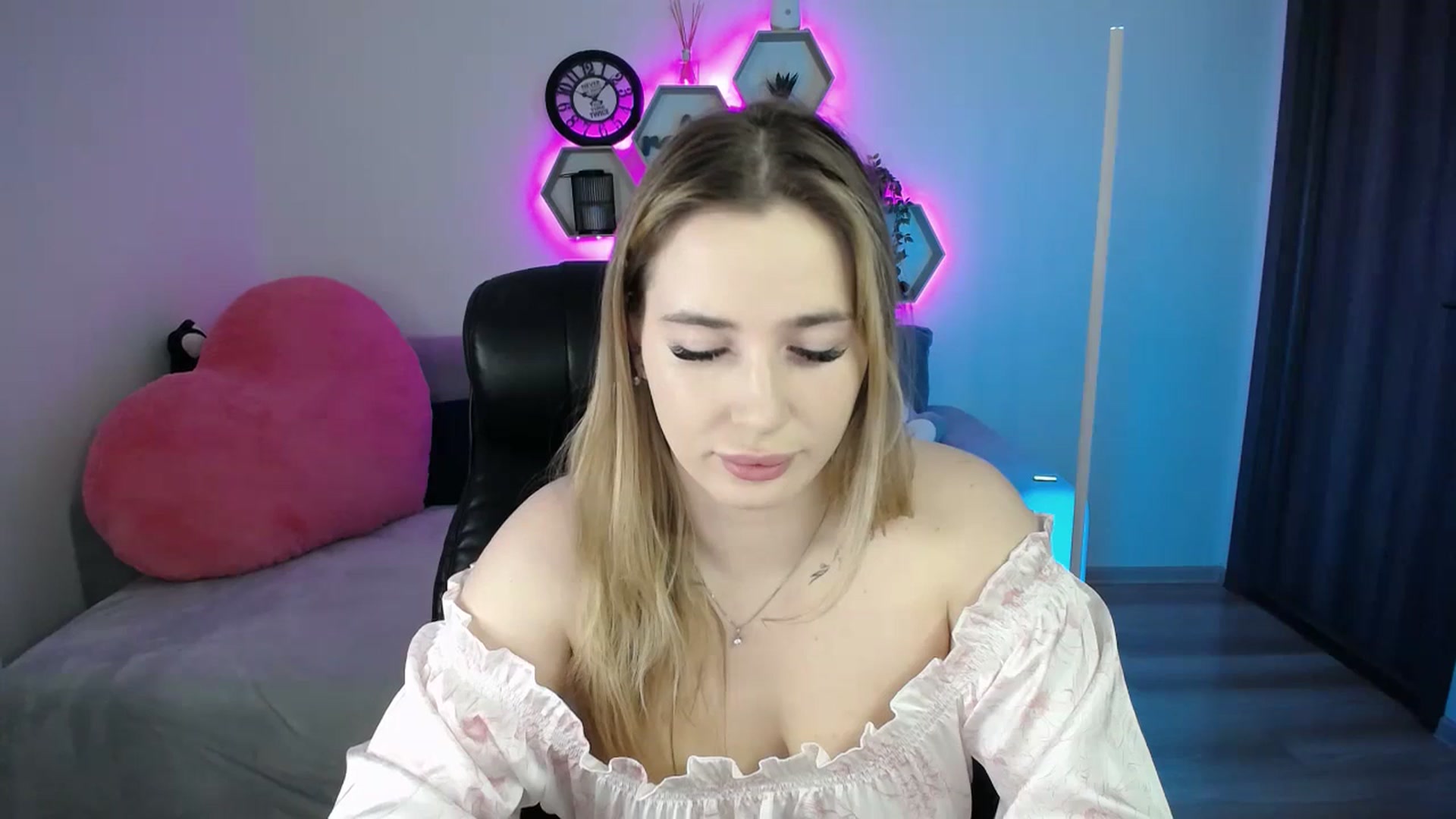Gallery image thumbnail from SabrinaViolet's myfreecams stream on, 01/20/2026, 11:53 image 2 of 20