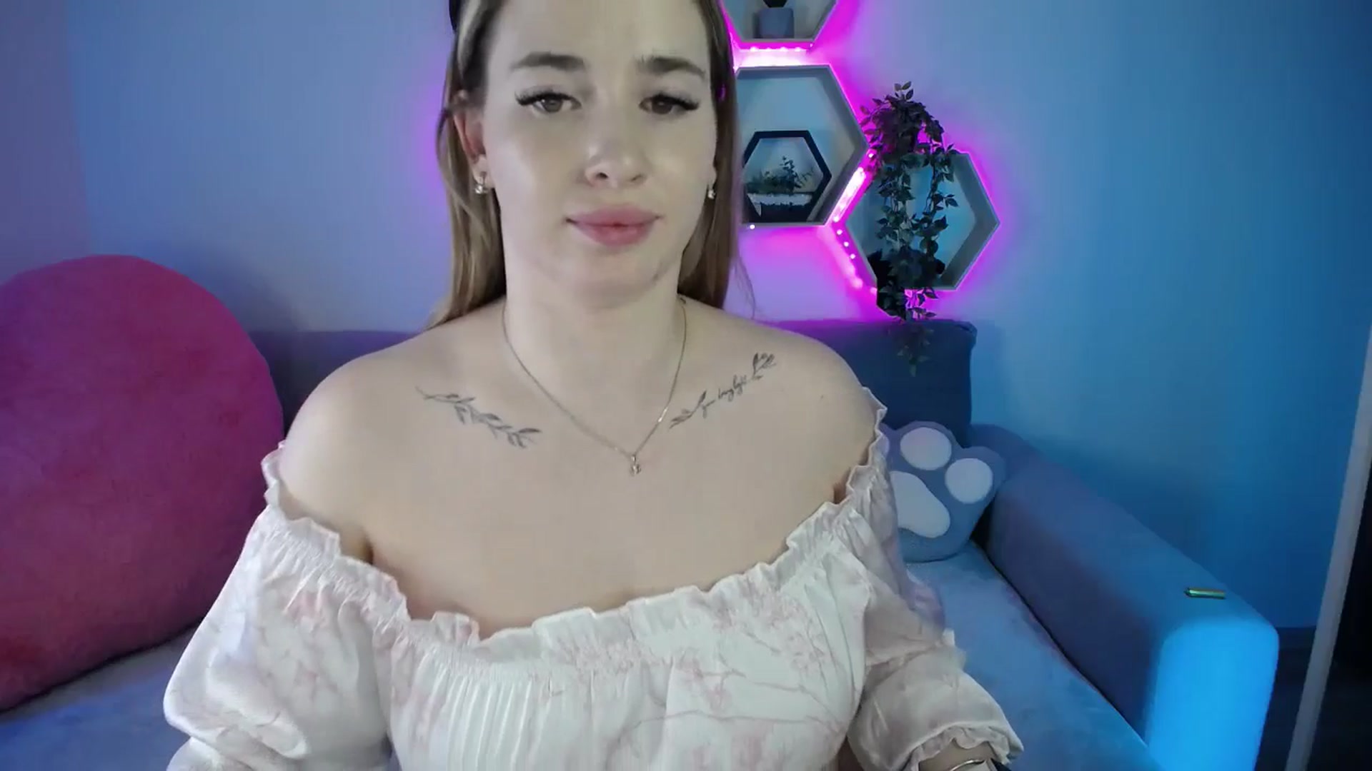 Gallery image thumbnail from SabrinaViolet's myfreecams stream on, 01/20/2026, 14:32 image 18 of 20