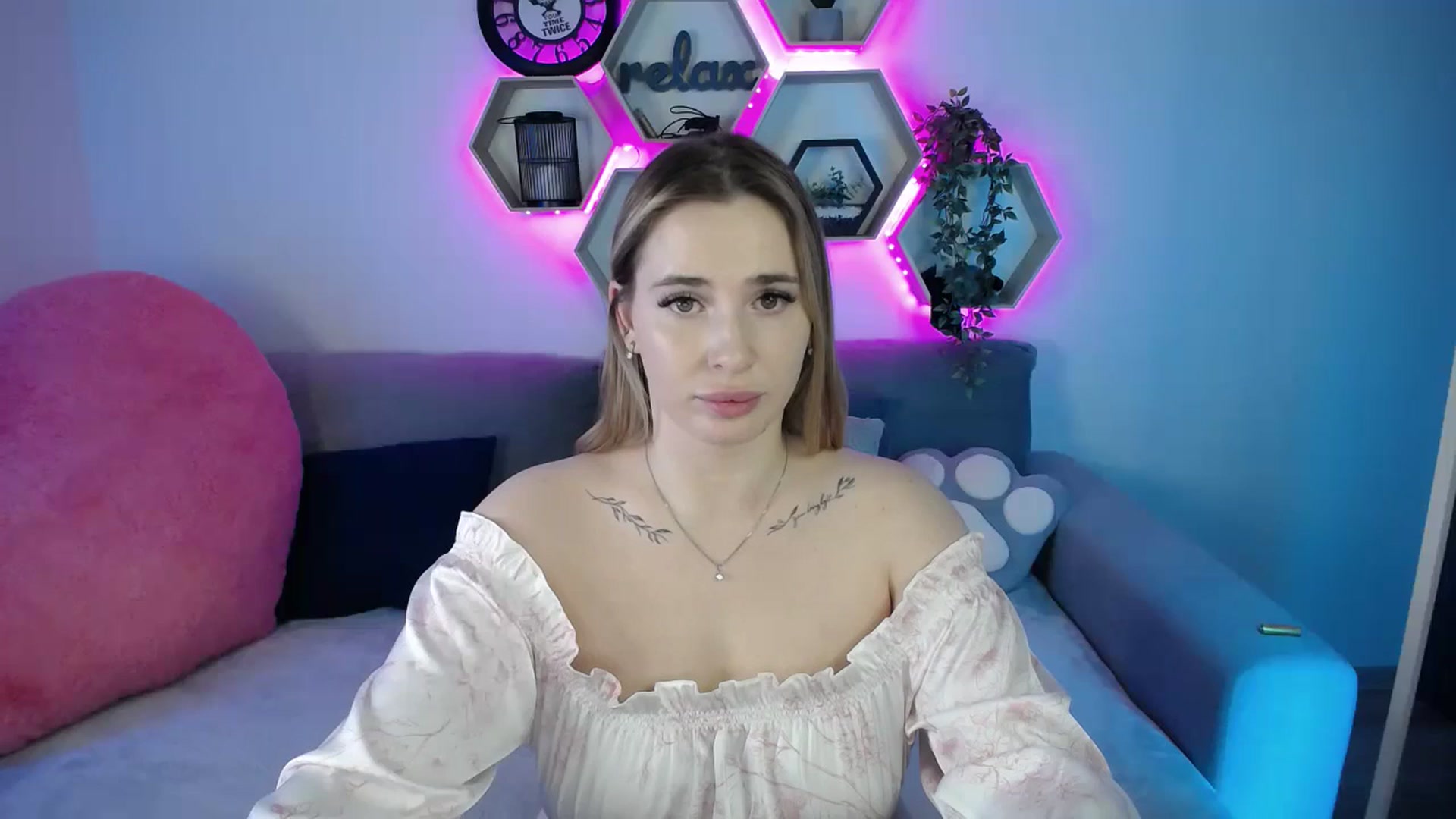 Gallery image thumbnail from SabrinaViolet's myfreecams stream on, 01/20/2026, 14:32 image 15 of 20