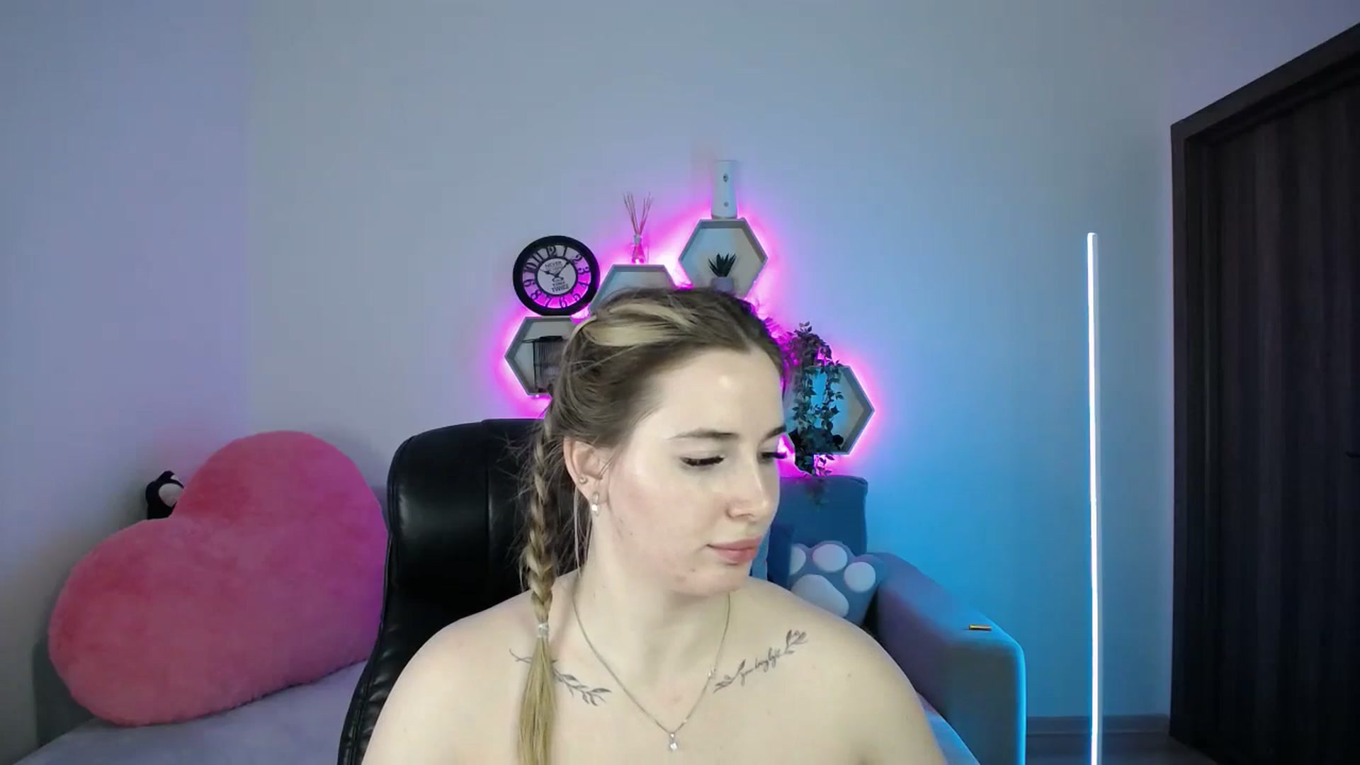 Gallery image thumbnail from SabrinaViolet's myfreecams stream on, 01/21/2026, 14:55 image 18 of 20