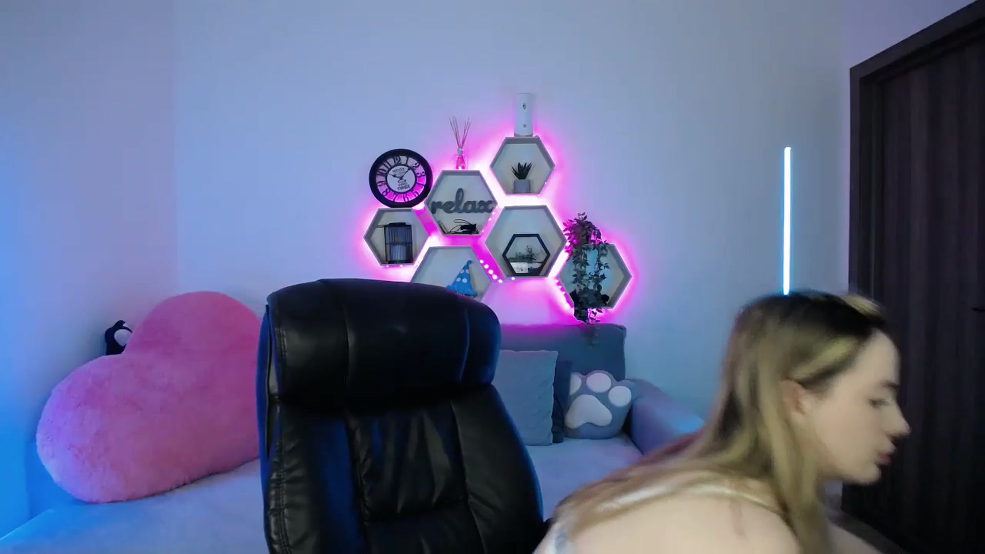 Gallery image thumbnail from SabrinaViolet's myfreecams stream on, 01/23/2026, 10:41 image 17 of 20