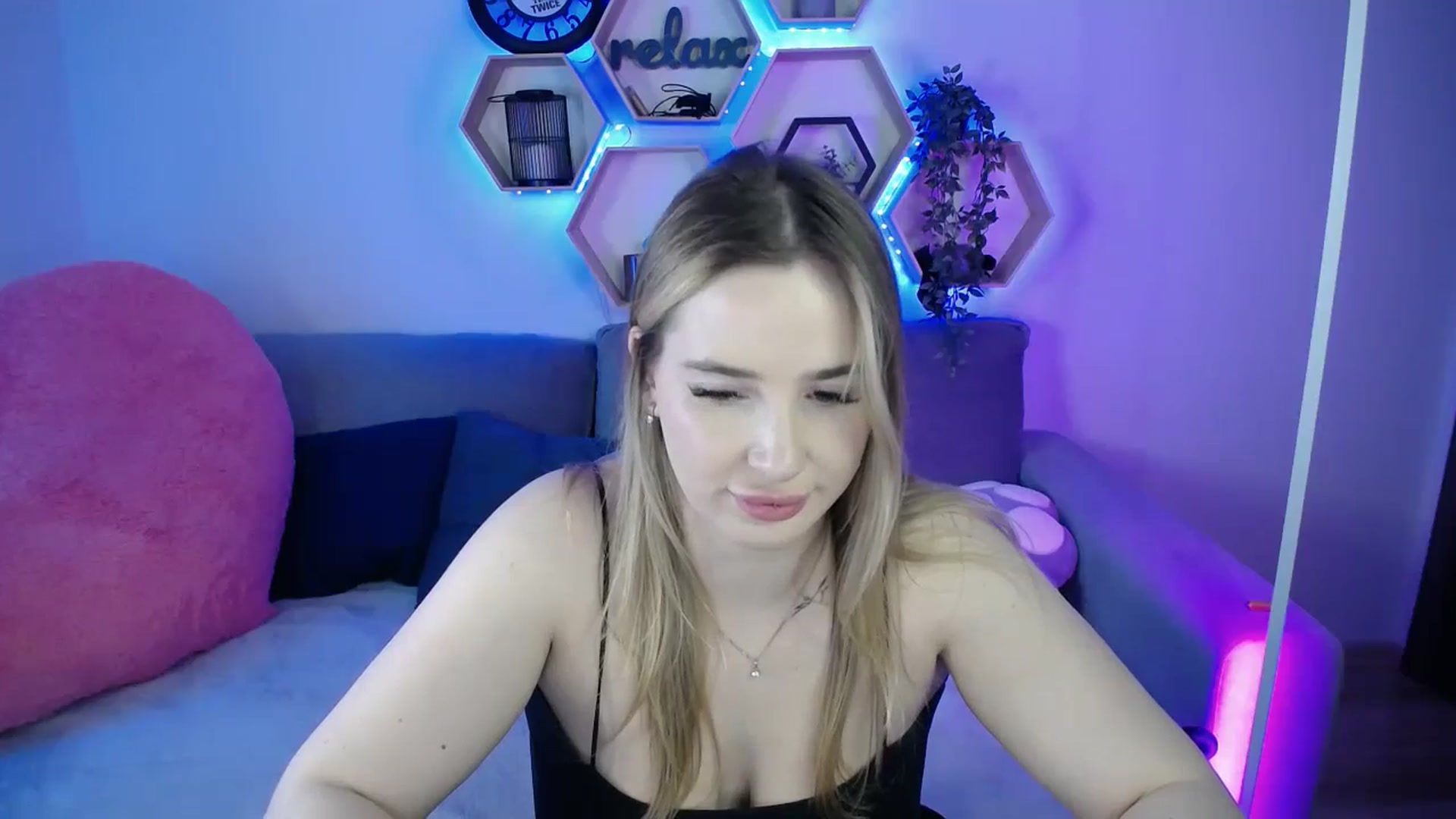Gallery image thumbnail from SabrinaViolet's myfreecams stream on, 01/30/2026, 11:18 image 14 of 20