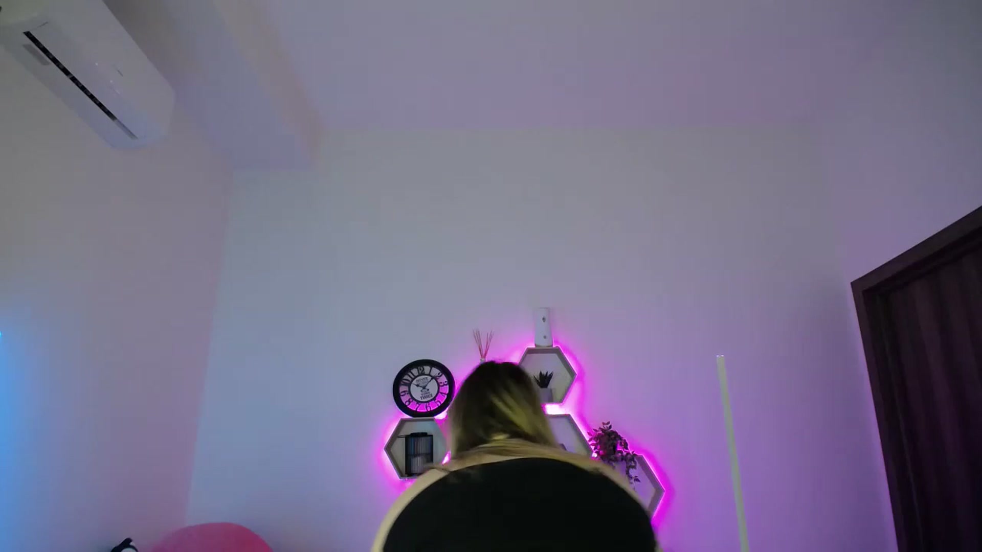 Gallery image thumbnail from SabrinaViolet's myfreecams stream on, 01/31/2026, 14:52 image 14 of 20