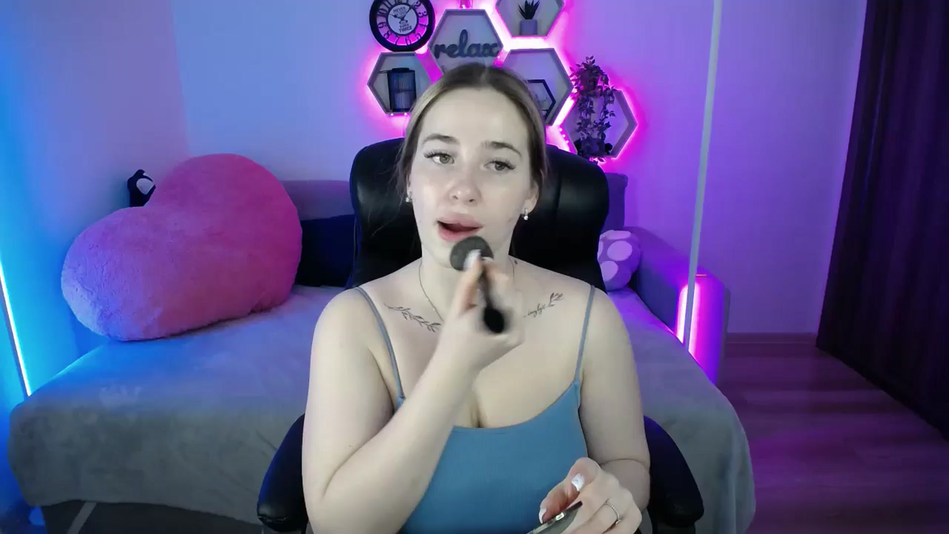 Gallery image thumbnail from SabrinaViolet's myfreecams stream on, 02/01/2026, 10:27 image 1 of 20